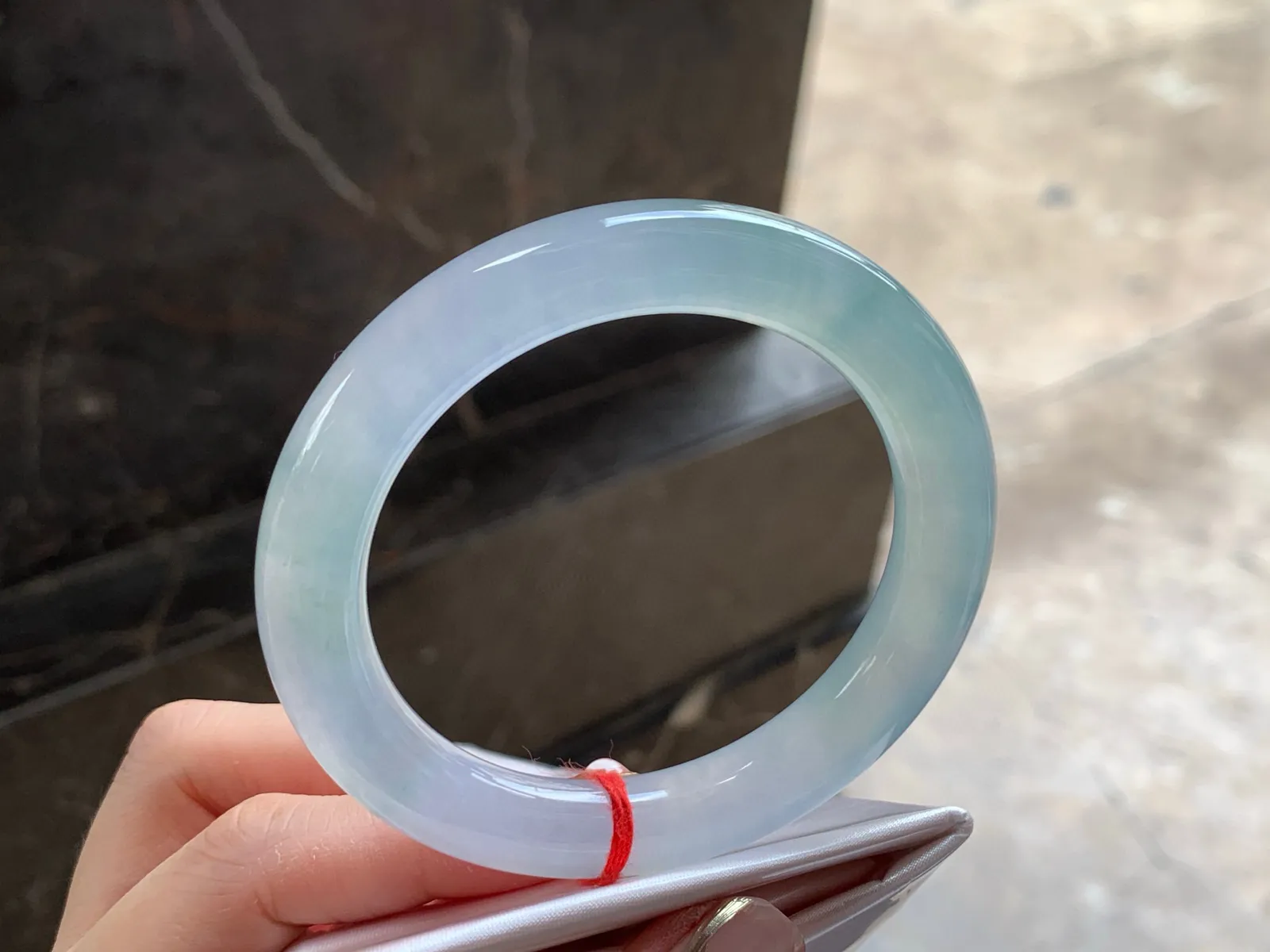 福镯
底色亮丽 57/10.4/10.6mm