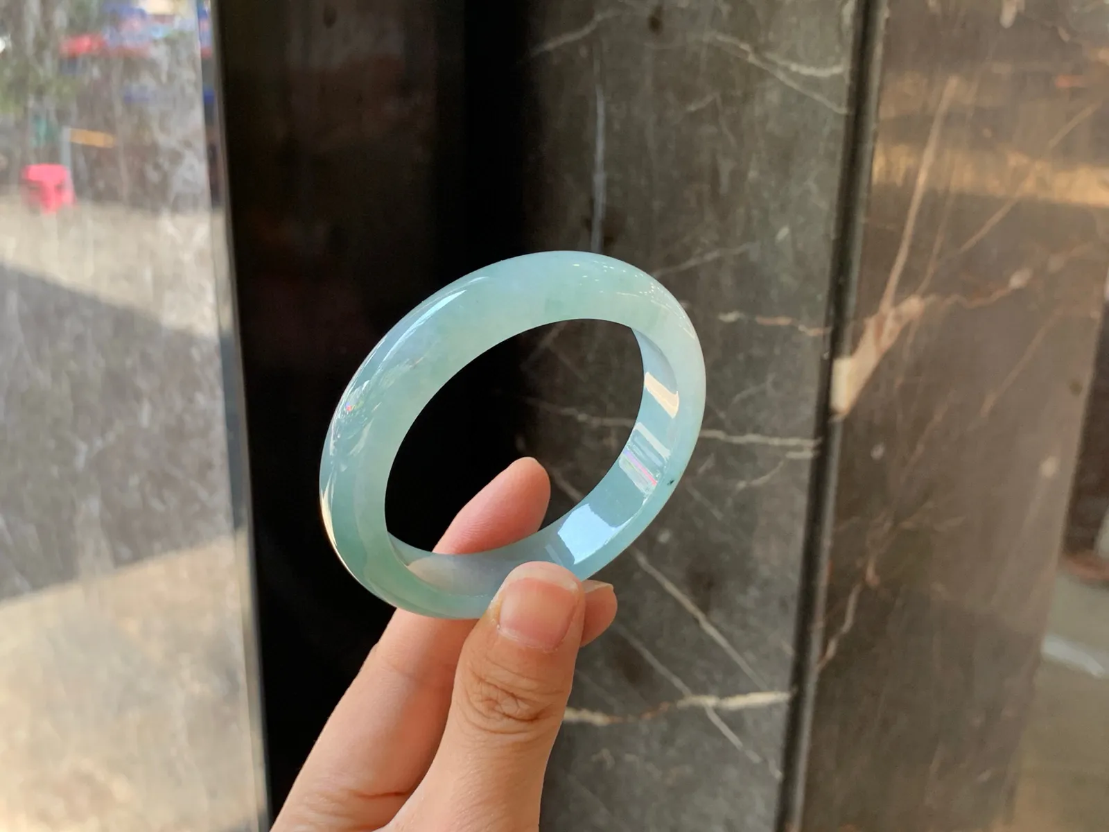 ｜51圈口
冰晴翡翠手镯，底子细腻，底色匀称，甜美，