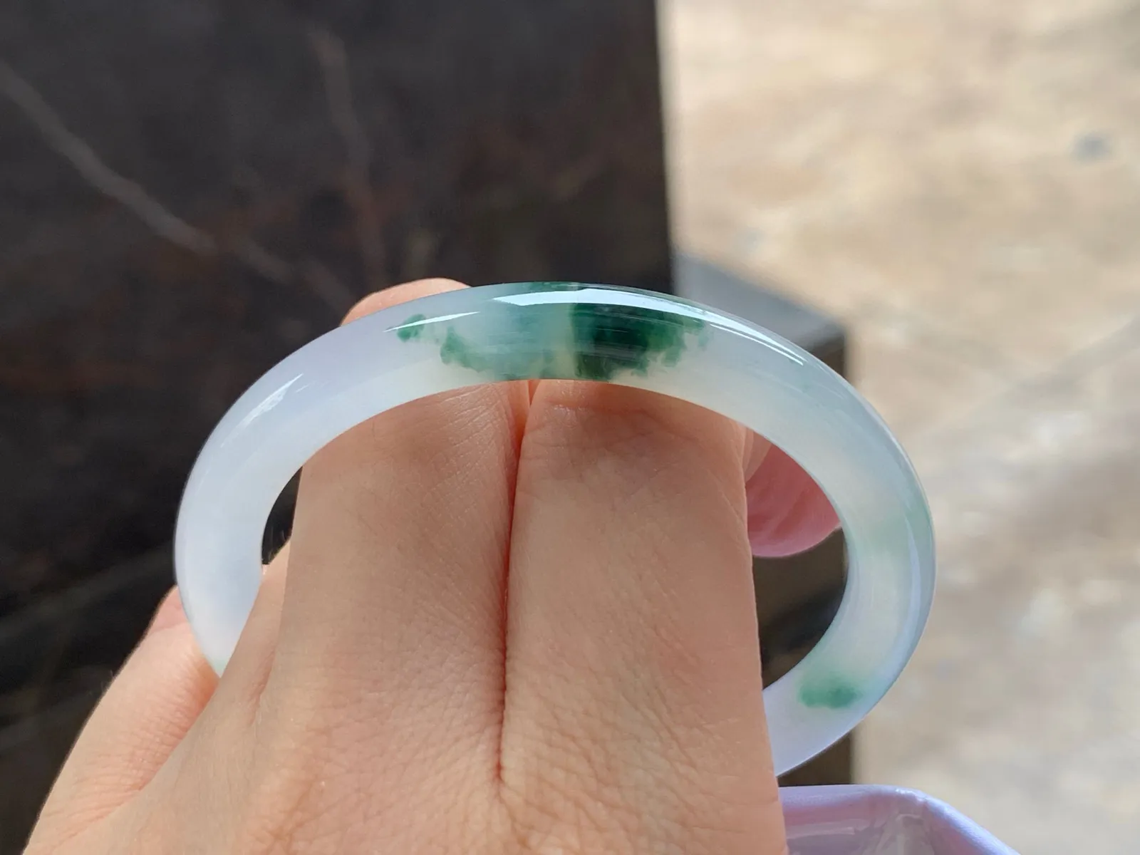 冰飘花细圆条手镯
清爽51.4/7/7.3mm