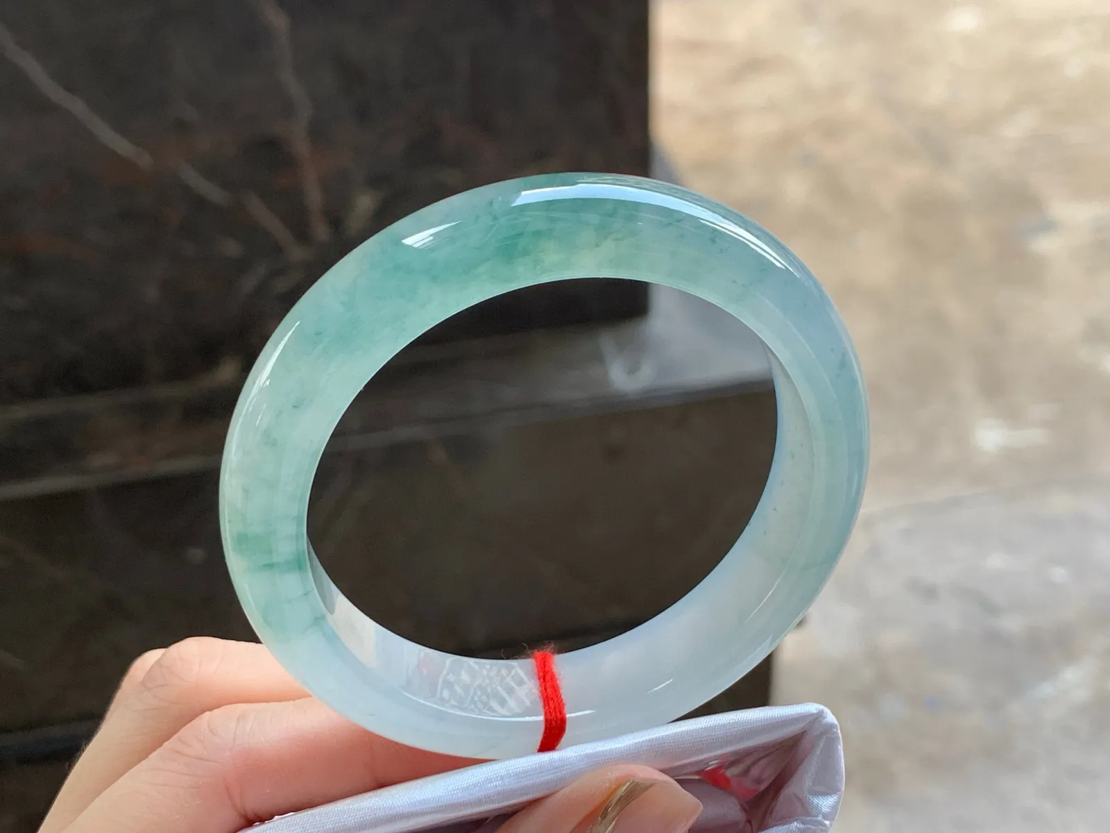 冰种飘花手镯
清爽58/13.2/9mm