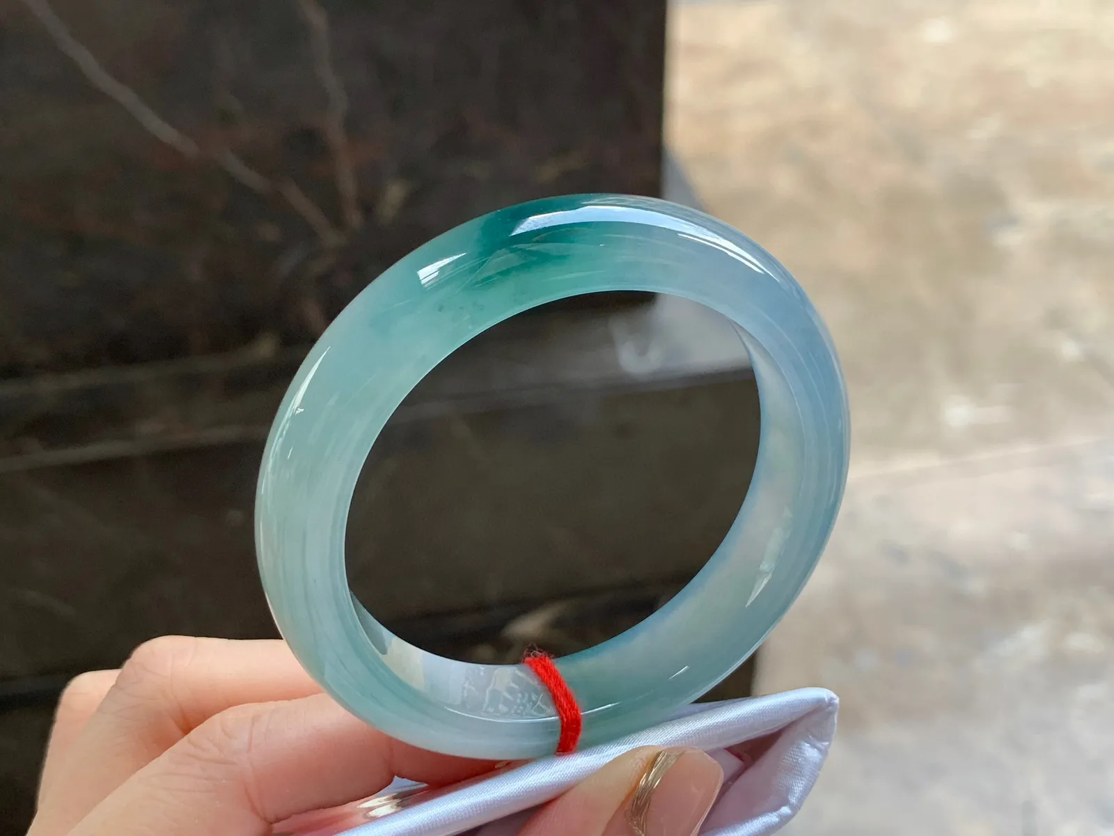冰种手镯
底色漂亮53.7/12.8/8.4mm