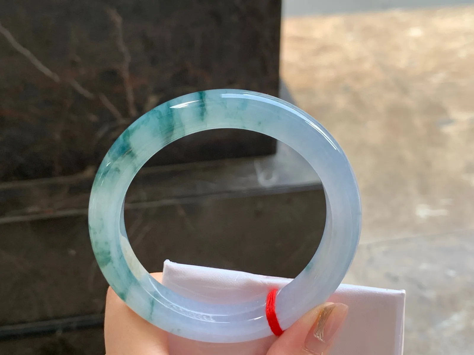 冰淡紫飘花手镯
清爽58.8/11.8/9.2mm