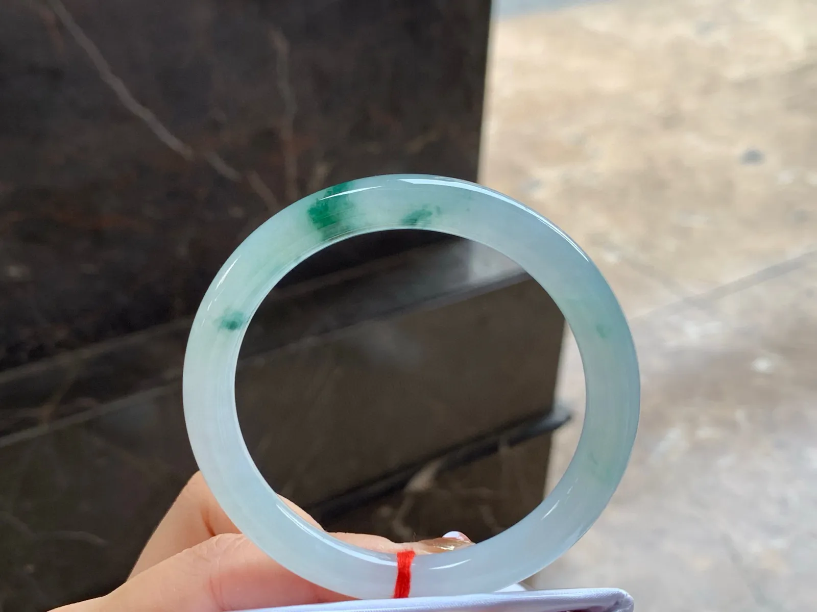 飘花细圆条手镯
干净清爽 55.3/7.6/8mm