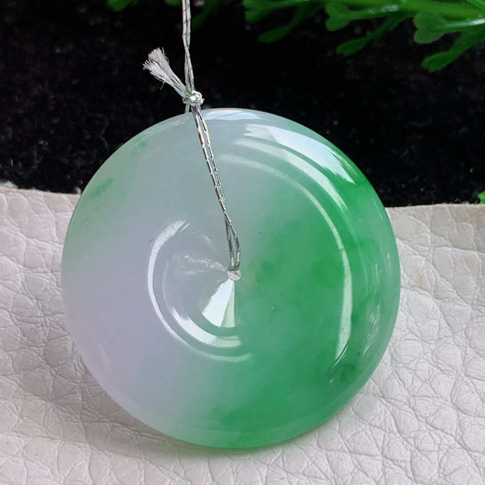 xqa实拍31.2*4.5缅甸A货翡翠平安扣吊坠飘绿时尚玉坠怀古精美