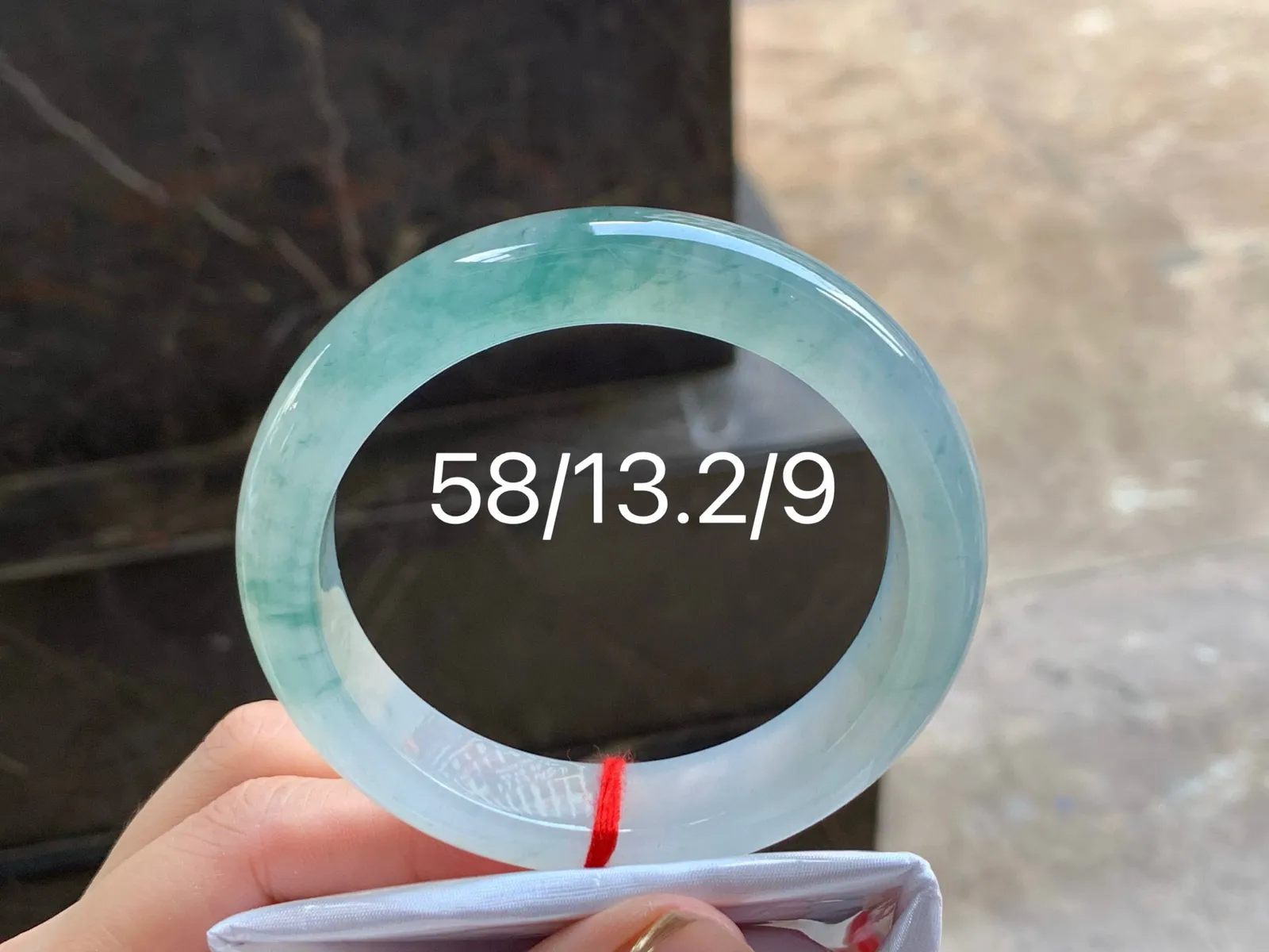 冰种飘花手镯
清爽58/13.2/9mm