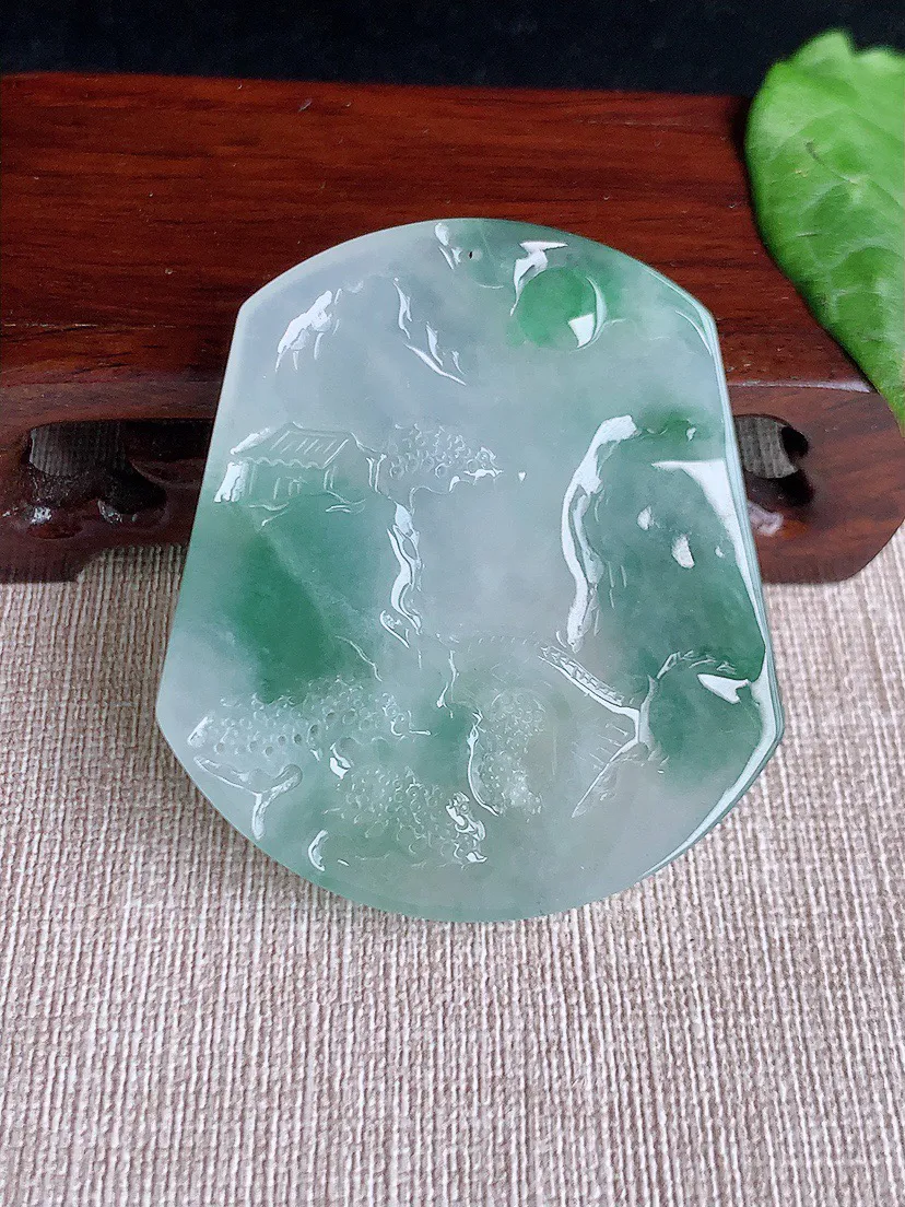缅甸a货翡翠ddj老坑冰种飘花意境山水牌吊坠  整体53.8×48.3×6.5mm 35.32