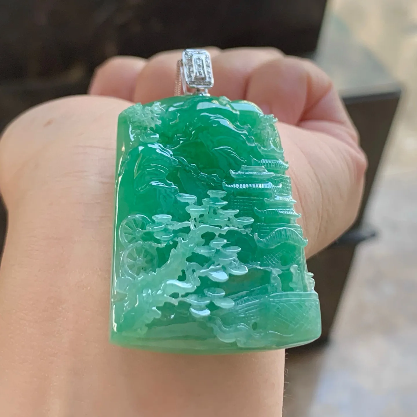 满色山水牌
水润清爽 金扣