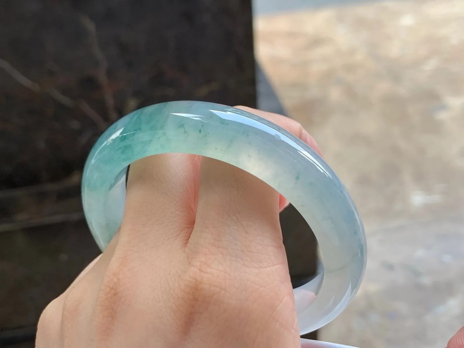 冰种飘花手镯
清爽58/13.2/9mm