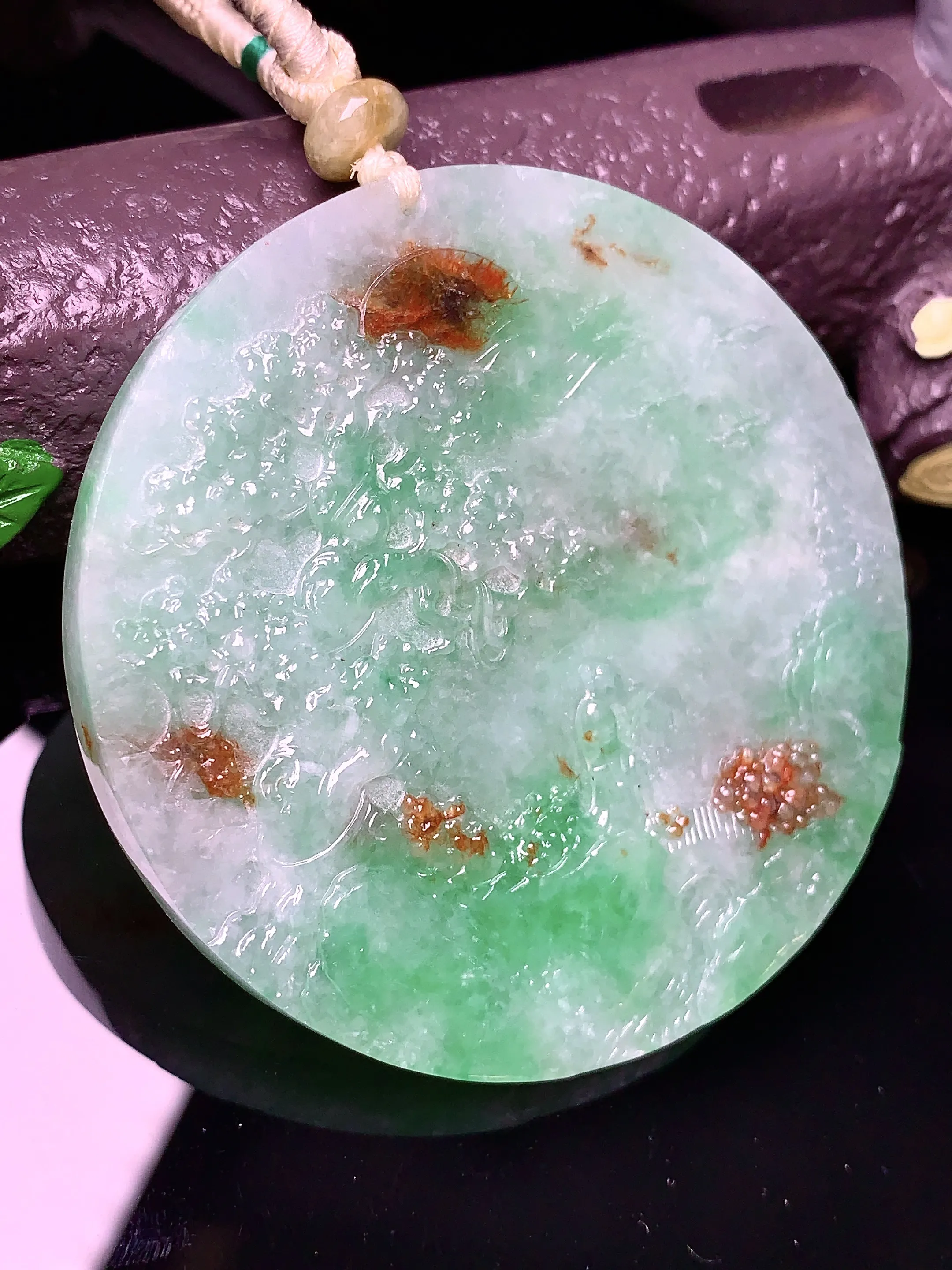 飘绿山水牌子吊坠 玉质细腻 色泽清新艳丽 整体尺寸55*6.5