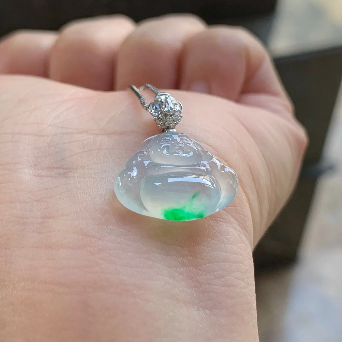 高冰阳绿坐佛
金扣
