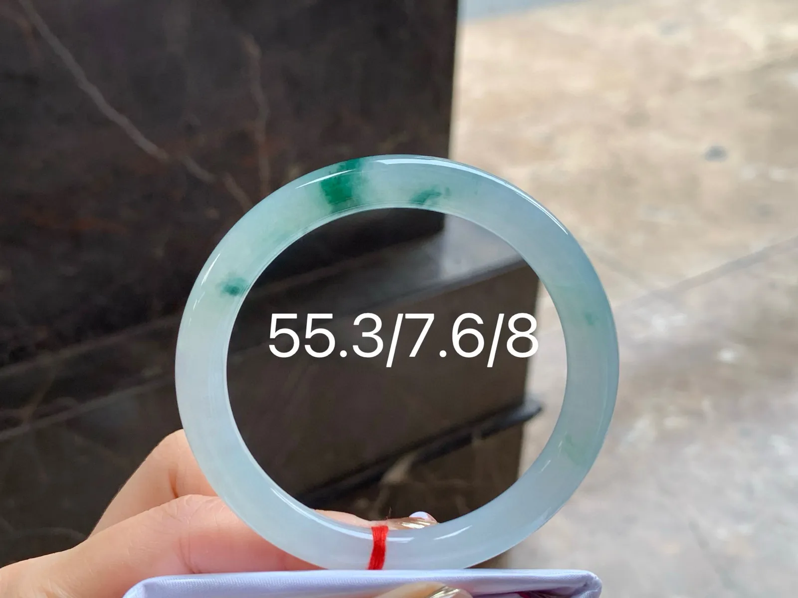 飘花细圆条手镯
干净清爽 55.3/7.6/8mm