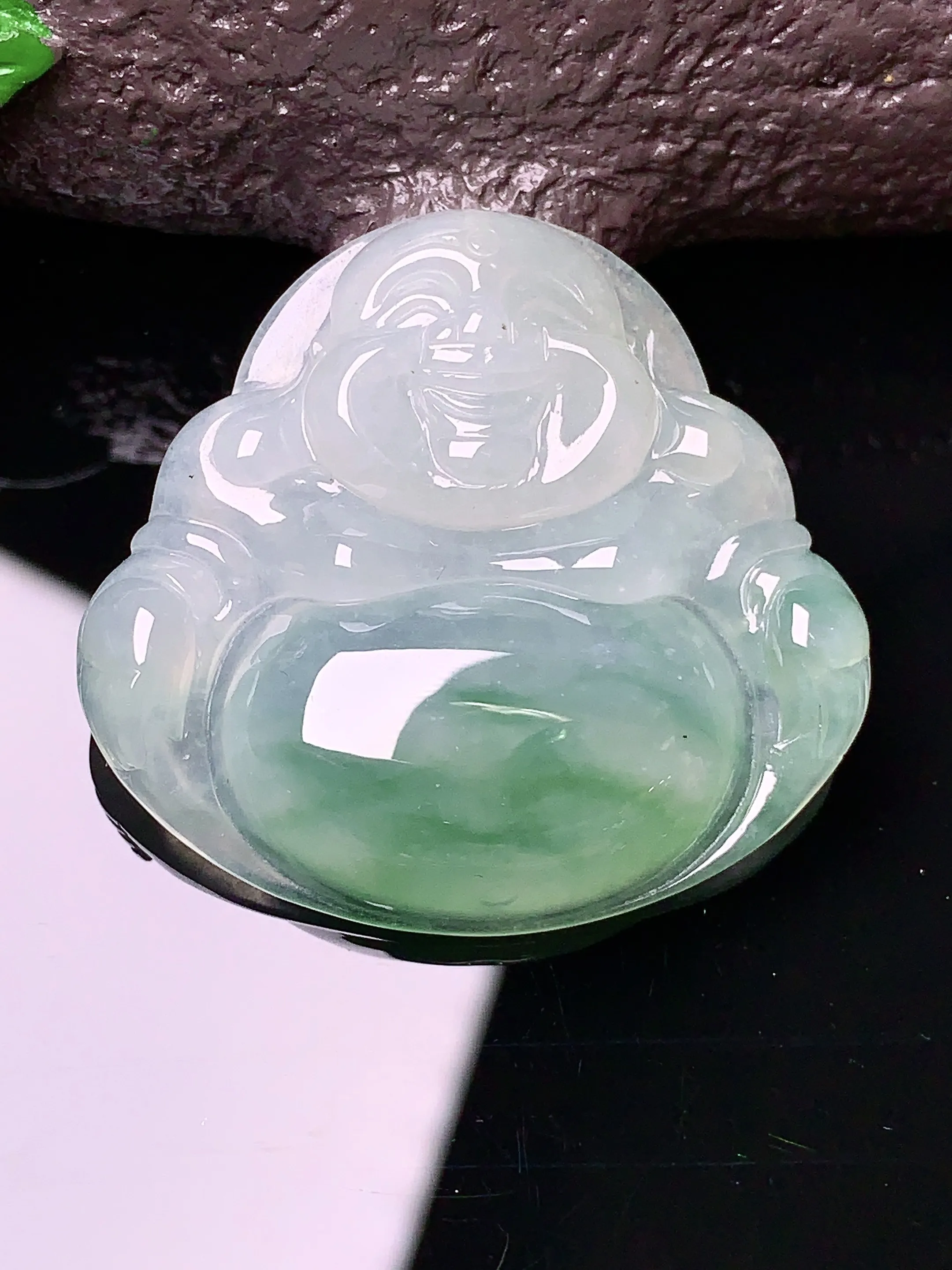 飘绿佛公吊坠 玉质细腻 色泽清新艳丽 整体尺寸31*33.5*6.2