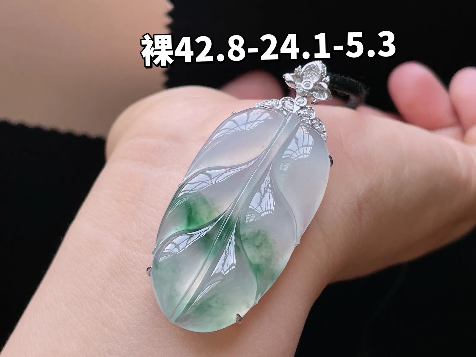 18K 冰种飘花·叶子

裸42.8-24.1-5.3