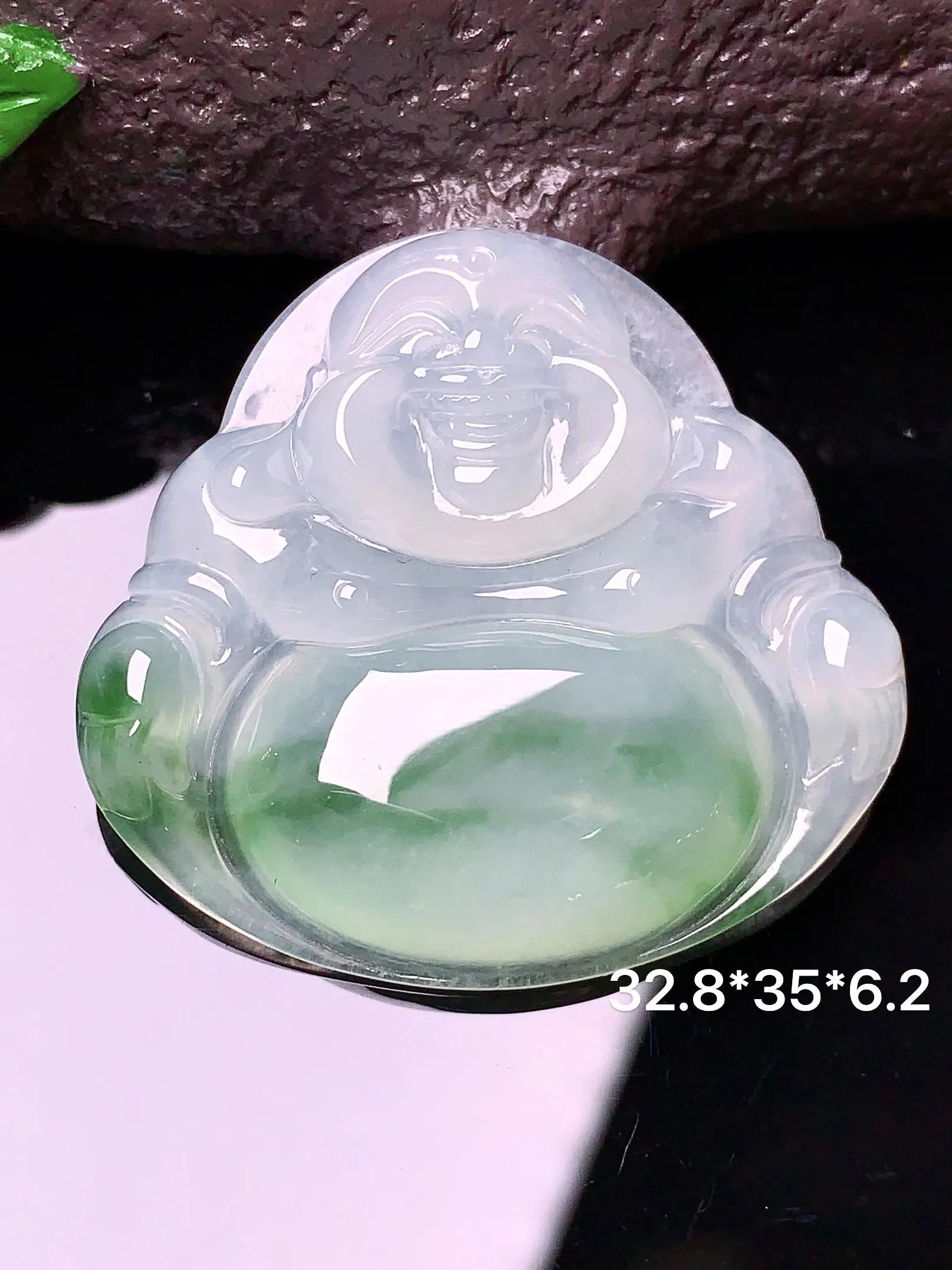 飘绿佛公吊坠 玉质细腻 色泽清新艳丽 整体尺寸32.8*35*6.2