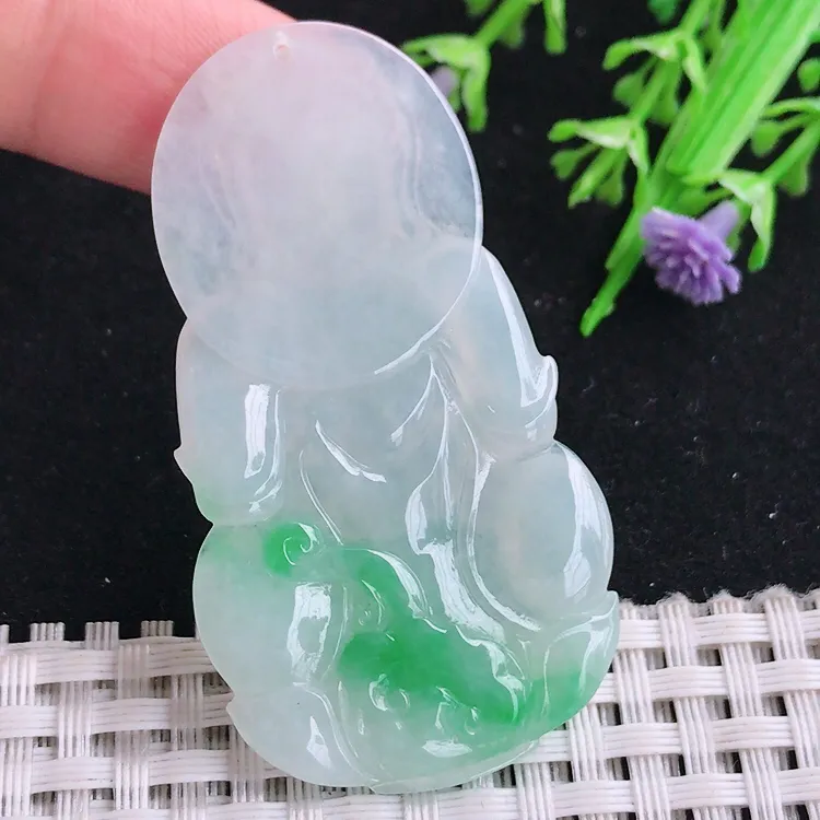 自然光老坑冰胶水灵飘阳绿观音菩萨吊坠尺寸55/30/5