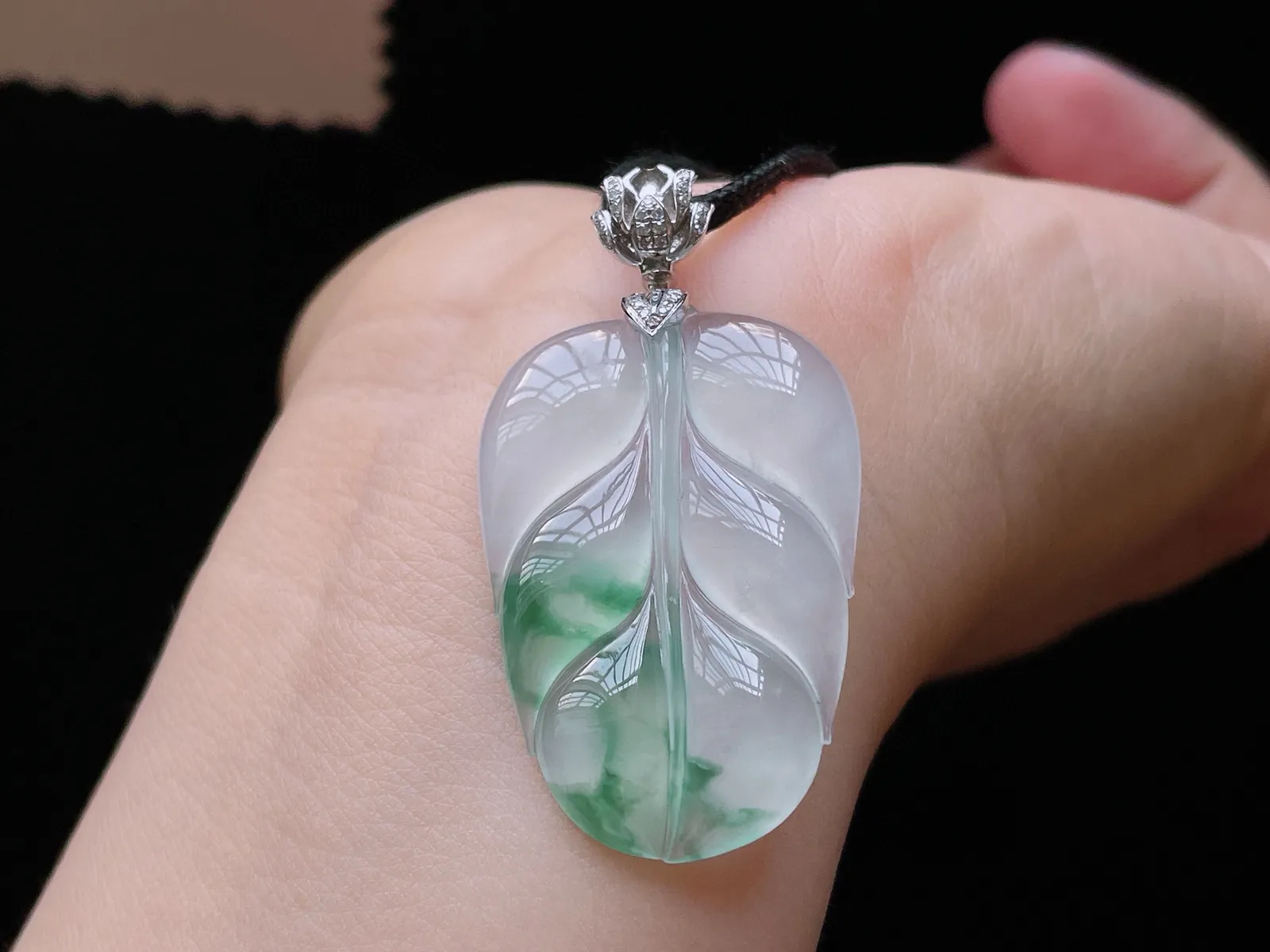 18K 冰种飘花·叶子

裸35.2-23.9-4.2