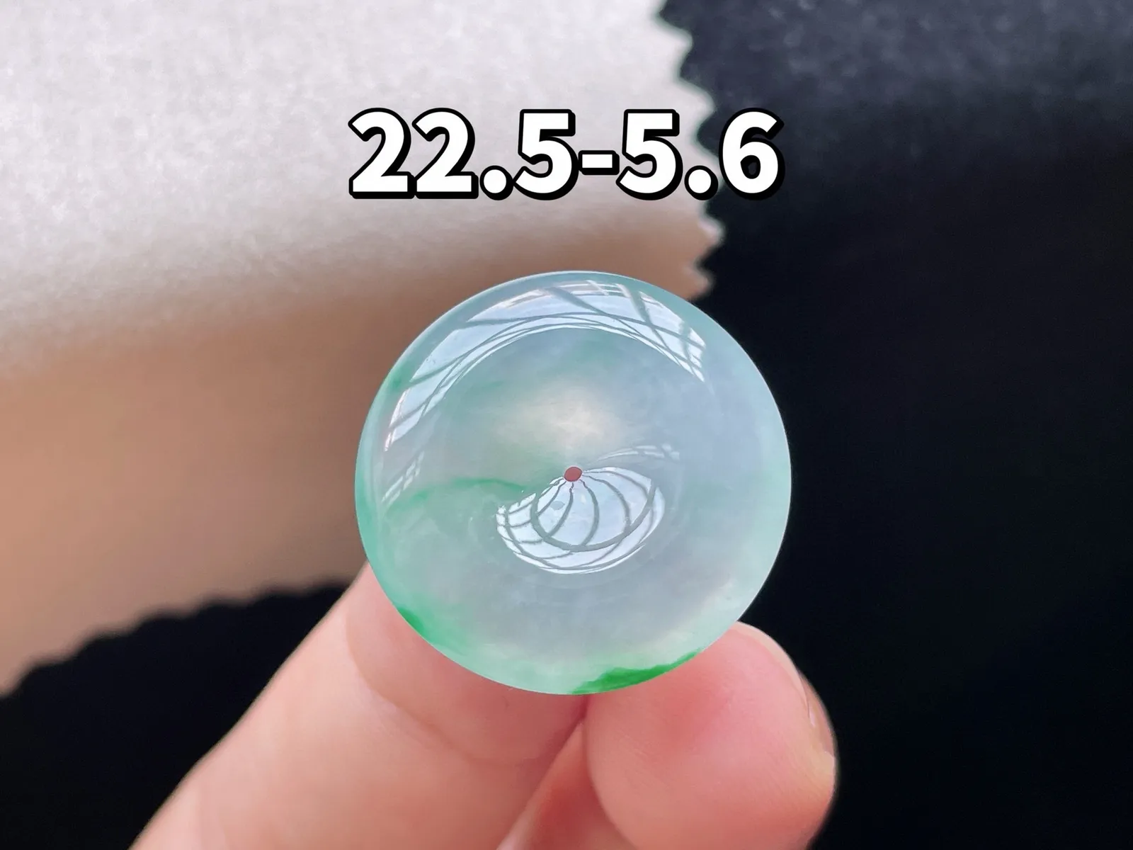 冰种飘绿·平安扣

裸22.5-5.6