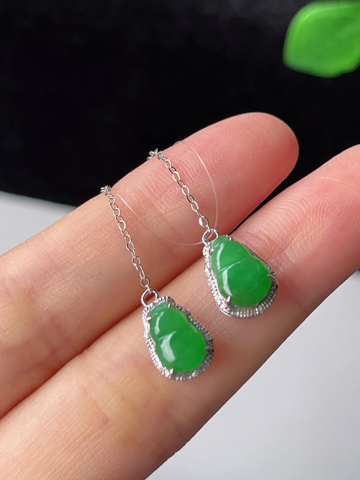 18k金伴钻石镶嵌 翡翠耳线款耳坠