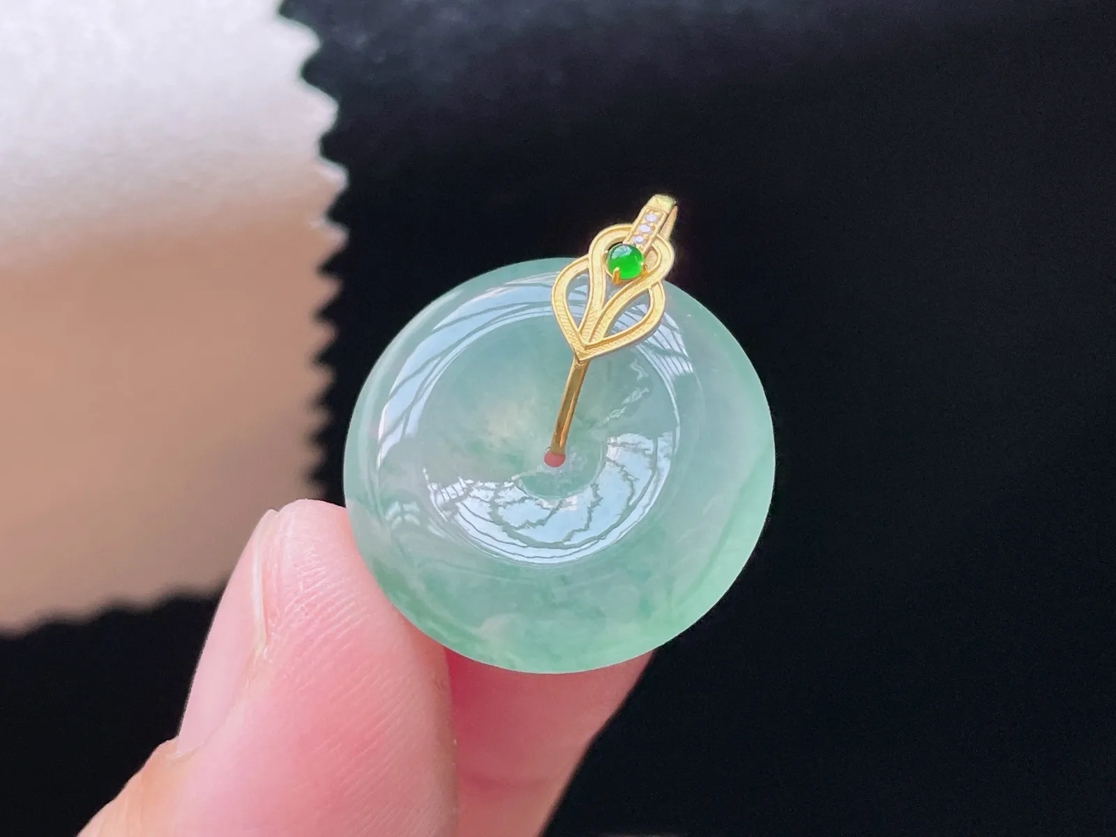 18K 冰种晴水·平安扣

裸25.1-20.9-5.8