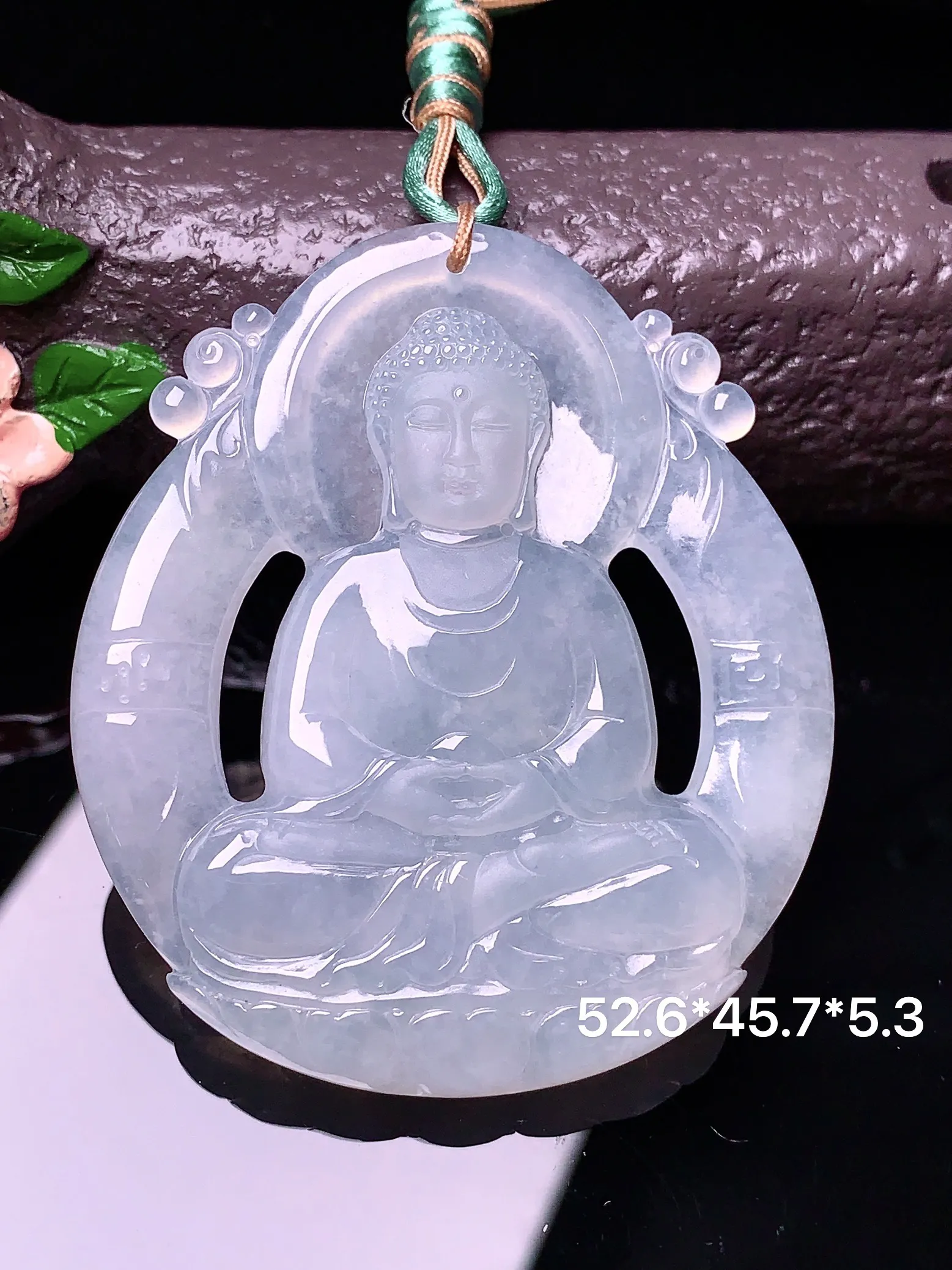 冰种大日如来佛祖吊坠 玉质细腻 色泽清新艳丽 整体尺寸52.6*45.7*5.3