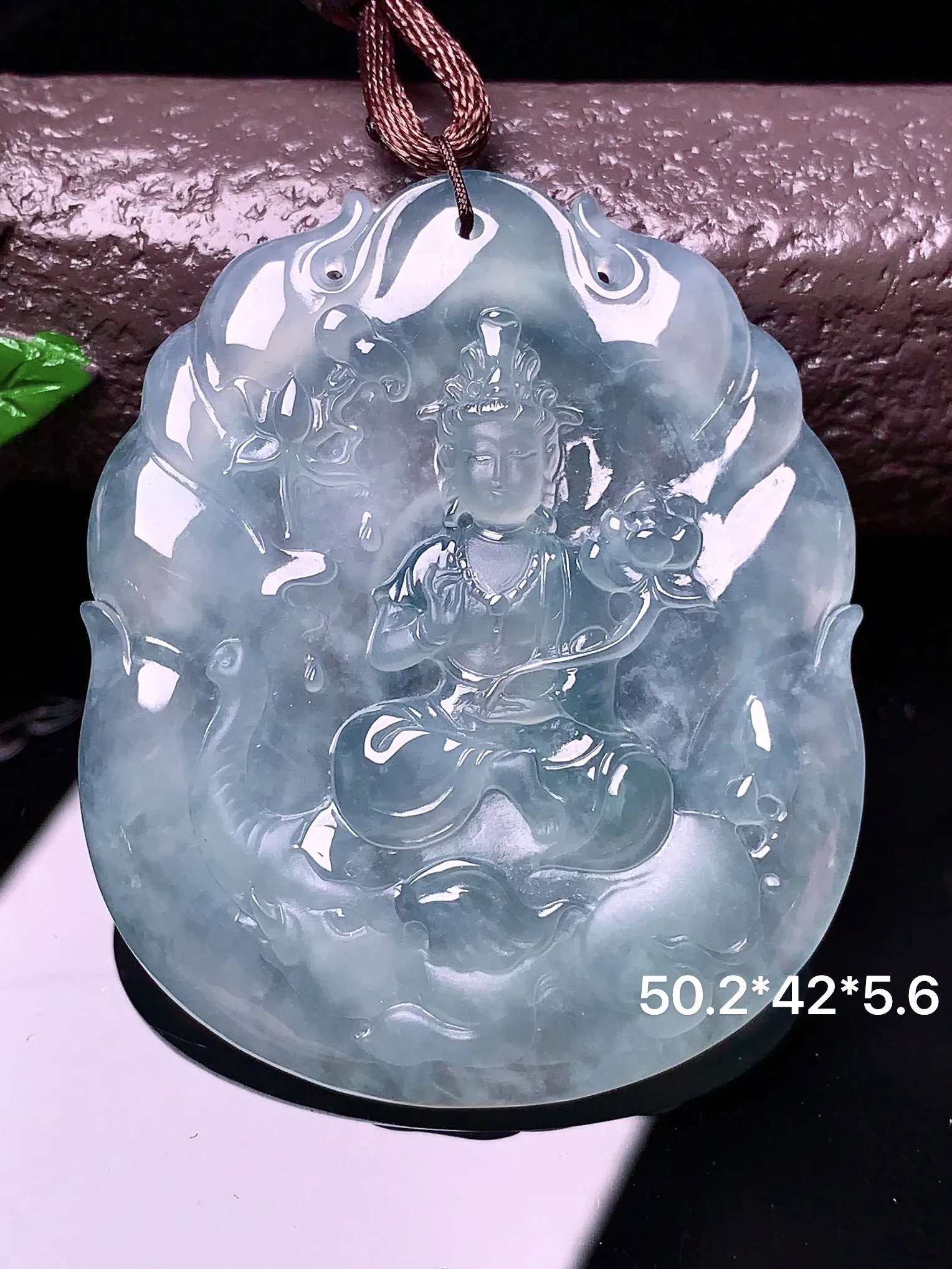 冰种普贤菩萨吊坠 玉质细腻 色泽清新艳丽 整体尺寸50.2*42*5.6