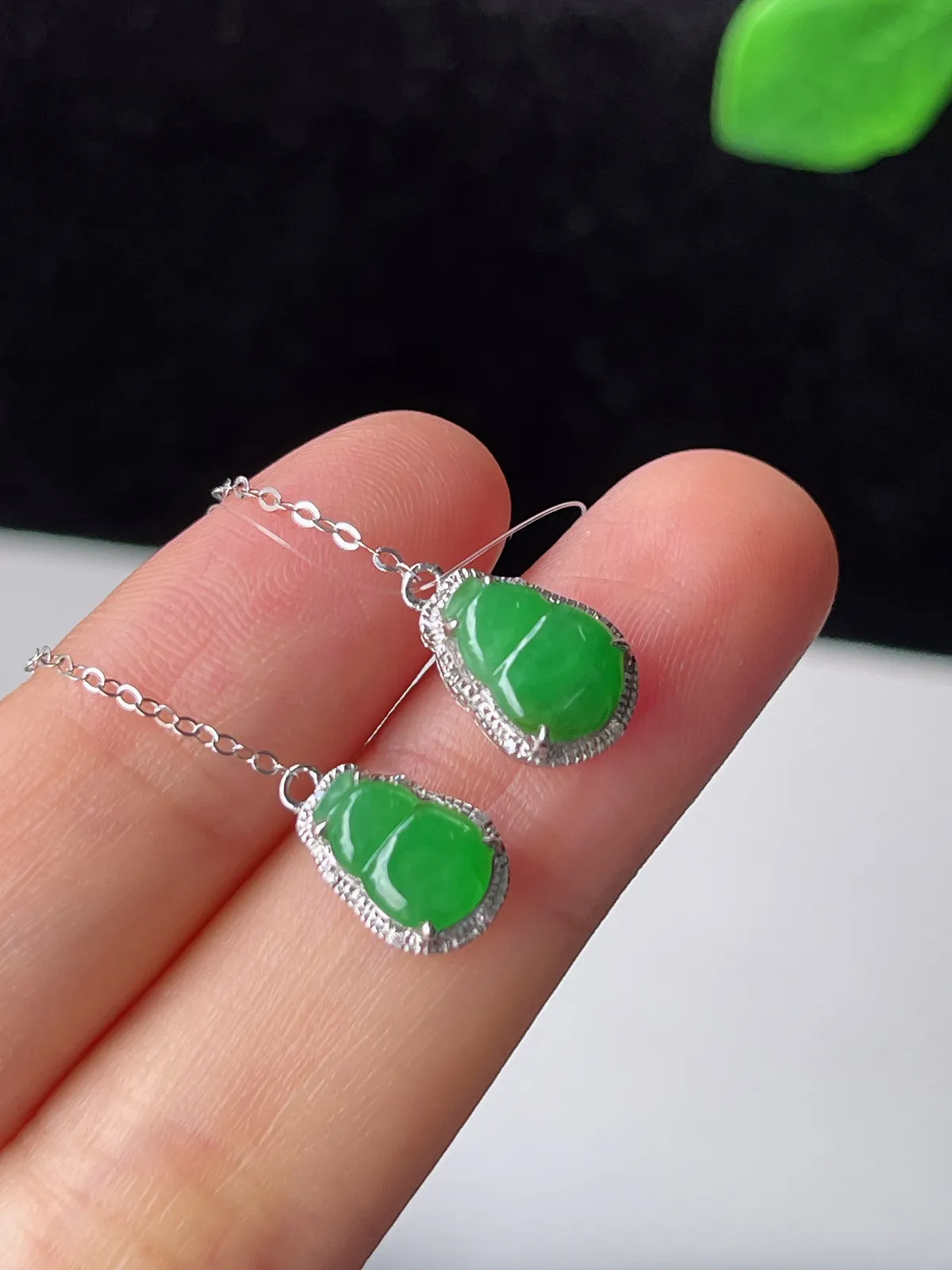 18k金伴钻石镶嵌 翡翠耳线款耳坠