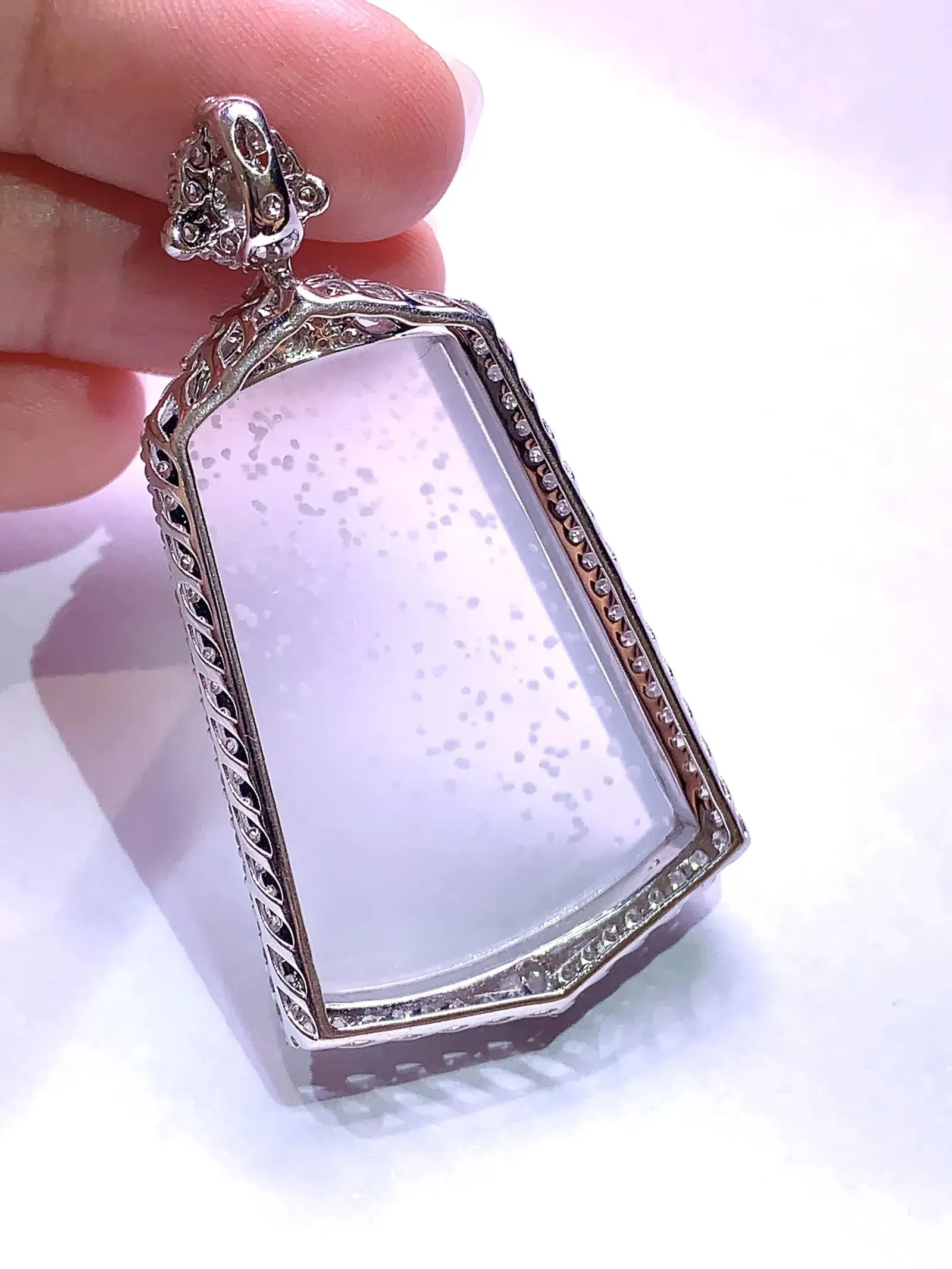 18k金钻镶嵌高冰雪花棉无事牌吊坠玉质细腻 大气整体尺寸53.4*28.6*9.5