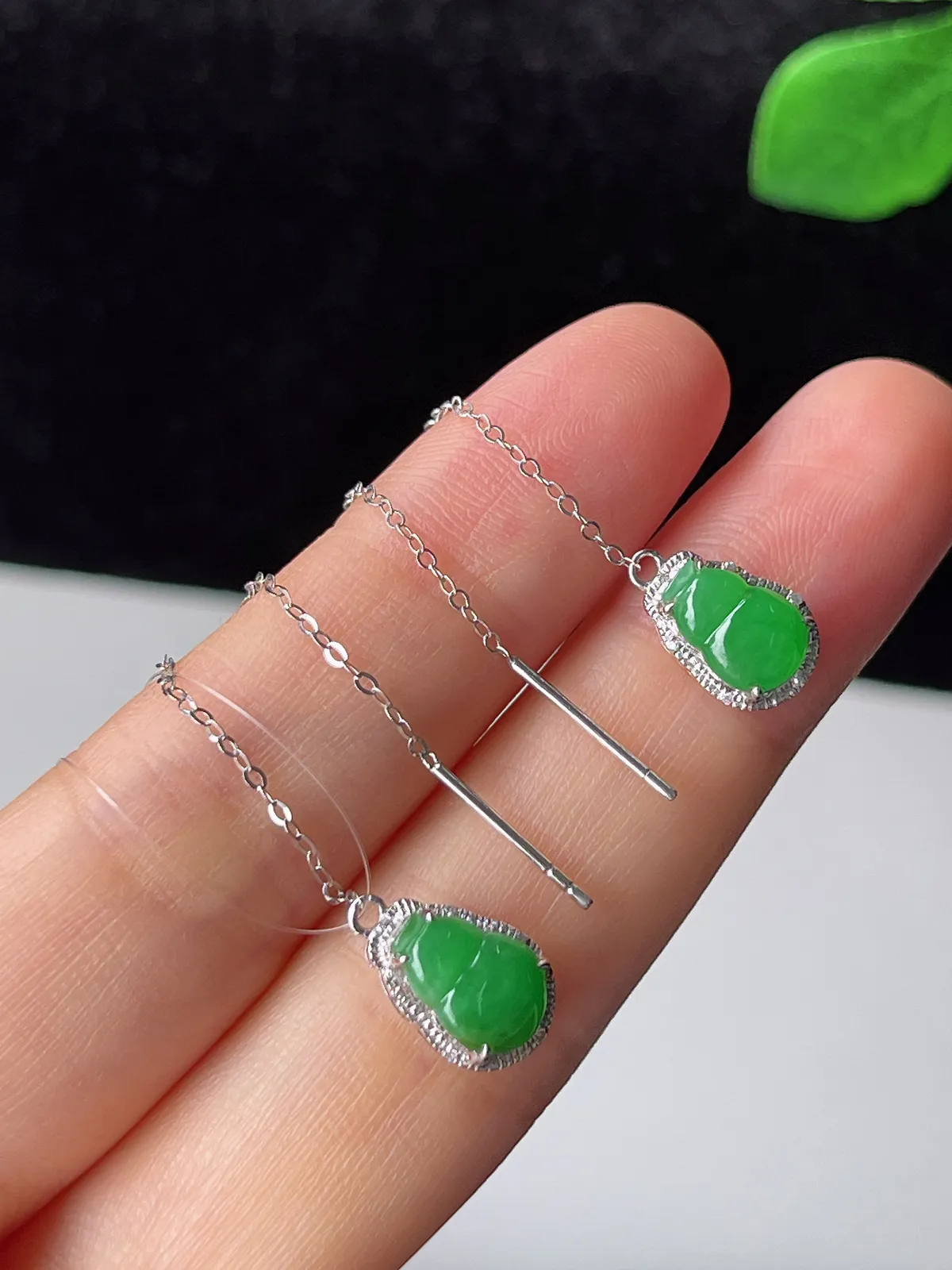 18k金伴钻石镶嵌 翡翠耳线款耳坠