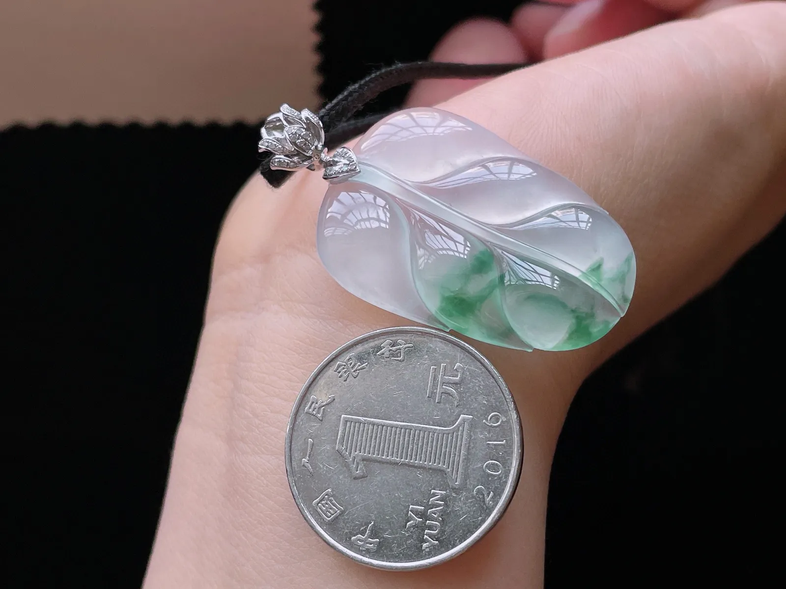 18K 冰种飘花·叶子

裸35.2-23.9-4.2