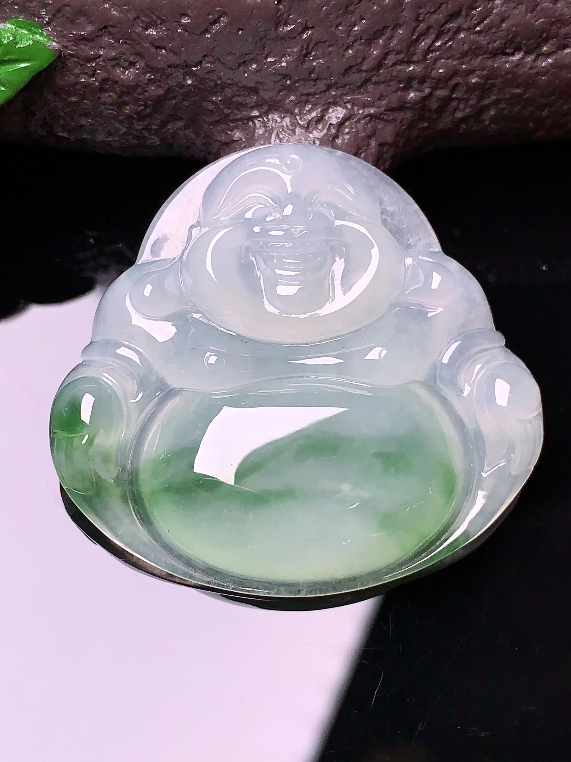 飘绿佛公吊坠 玉质细腻 色泽清新艳丽 整体尺寸32.8*35*6.2