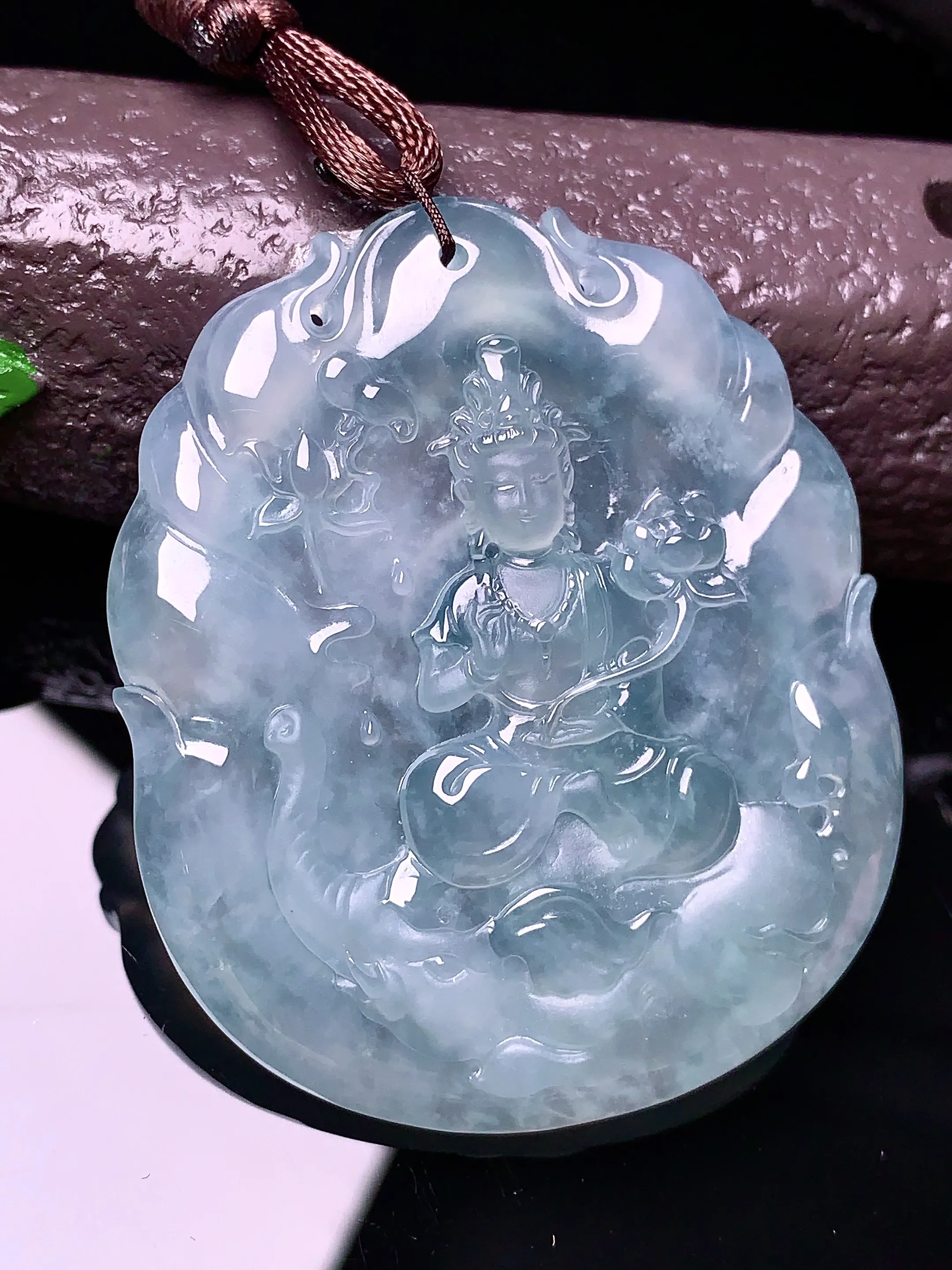 冰种普贤菩萨吊坠 玉质细腻 色泽清新艳丽 整体尺寸50.2*42*5.6