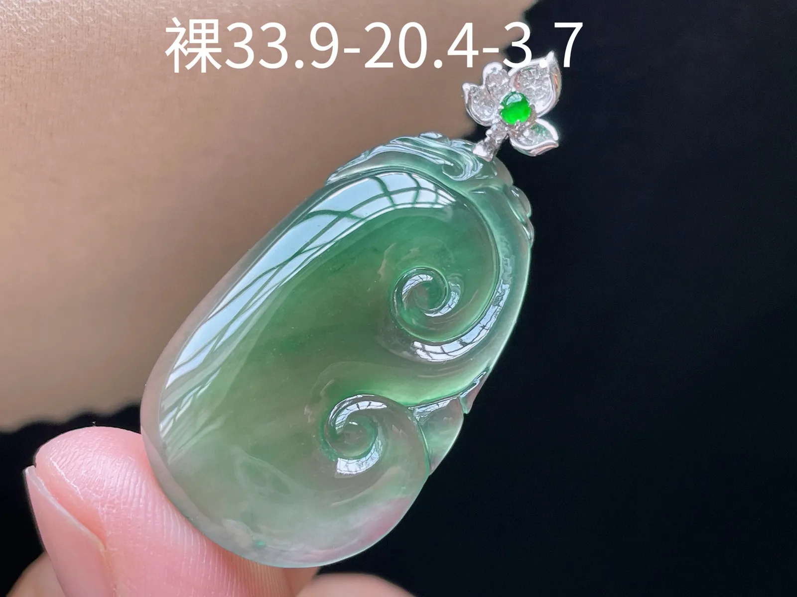 18K 冰种晴水·如意

裸33.9-20.4-3.7