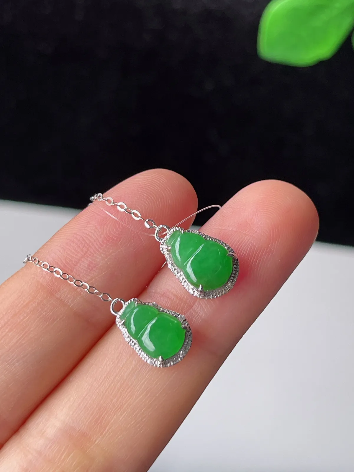 18k金伴钻石镶嵌 翡翠耳线款耳坠