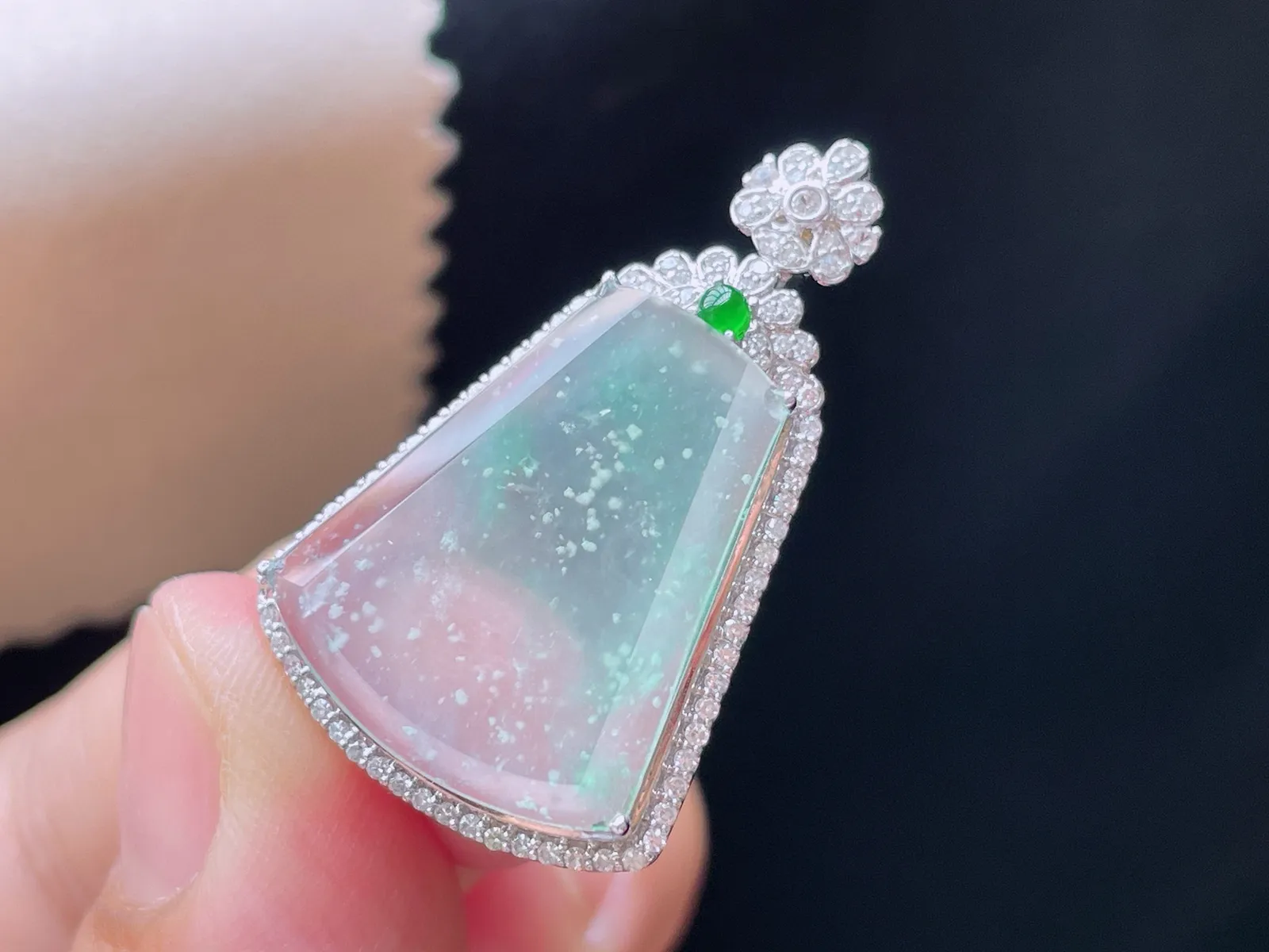 18K 冰种雪花棉·无事牌

整32.6-20.1-7.6
裸20.8-18.1-2