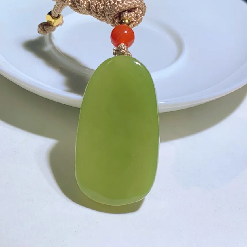 新疆若羌黄玉佛引福来挂件。尺寸38/21/13mm重20克。玉质细腻油润。手推出油。品相大气。 lt250512