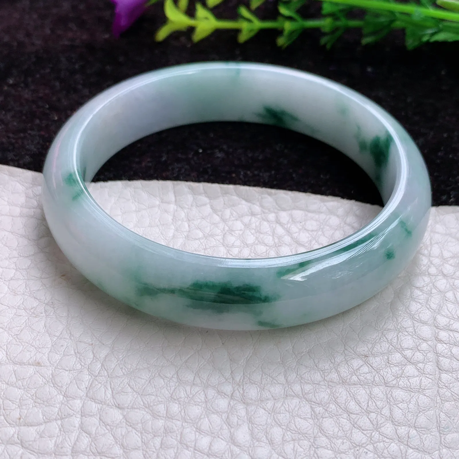 js实拍59*13.6*7.7缅甸翡翠胶感飘逸时尚百搭宽边玉手镯 玉手环