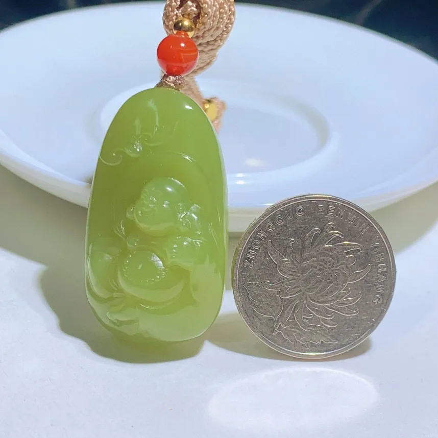 新疆若羌黄玉佛引福来挂件。尺寸38/21/13mm重20克。玉质细腻油润。手推出油。品相大气。 lt250512