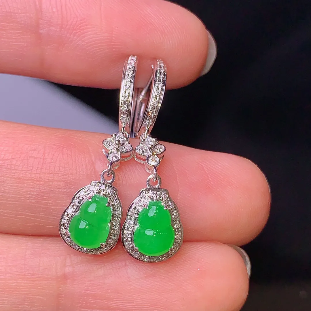 18k金钻镶嵌满绿葫芦耳坠 玉质细腻 色泽艳丽 整体尺寸30*7.7*5.1