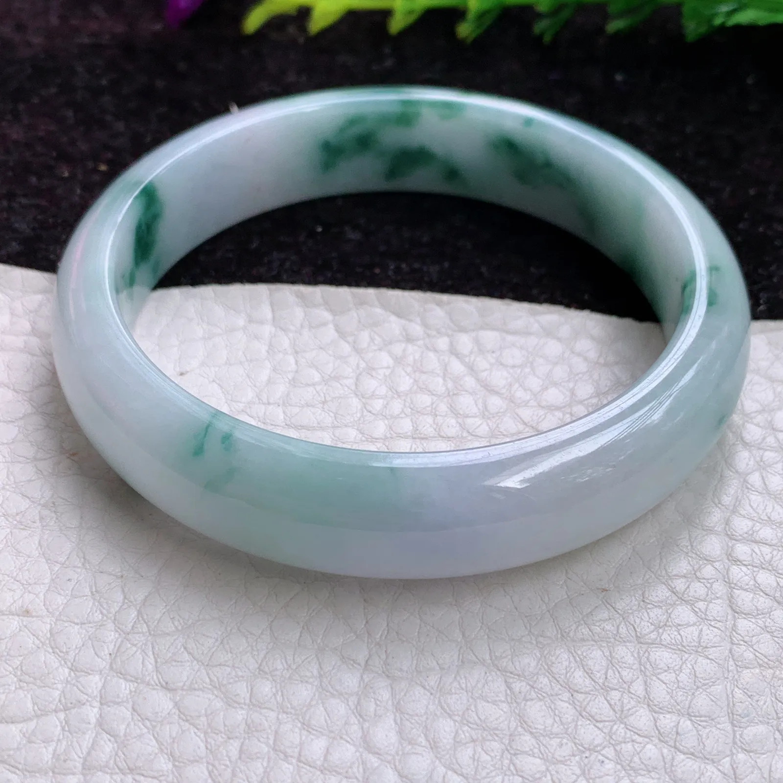 js实拍59*13.6*7.7缅甸翡翠胶感飘逸时尚百搭宽边玉手镯 玉手环