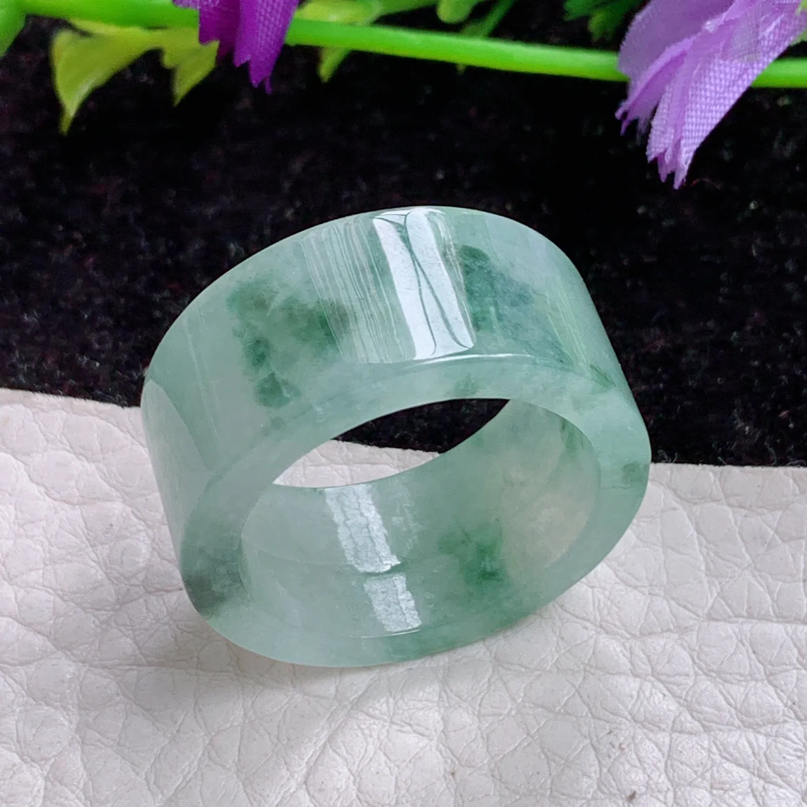 实拍zl缅甸翡翠A货冰润飘花22mm内径玉扳指 玉吊坠 尺寸22*12.6*3.8mm