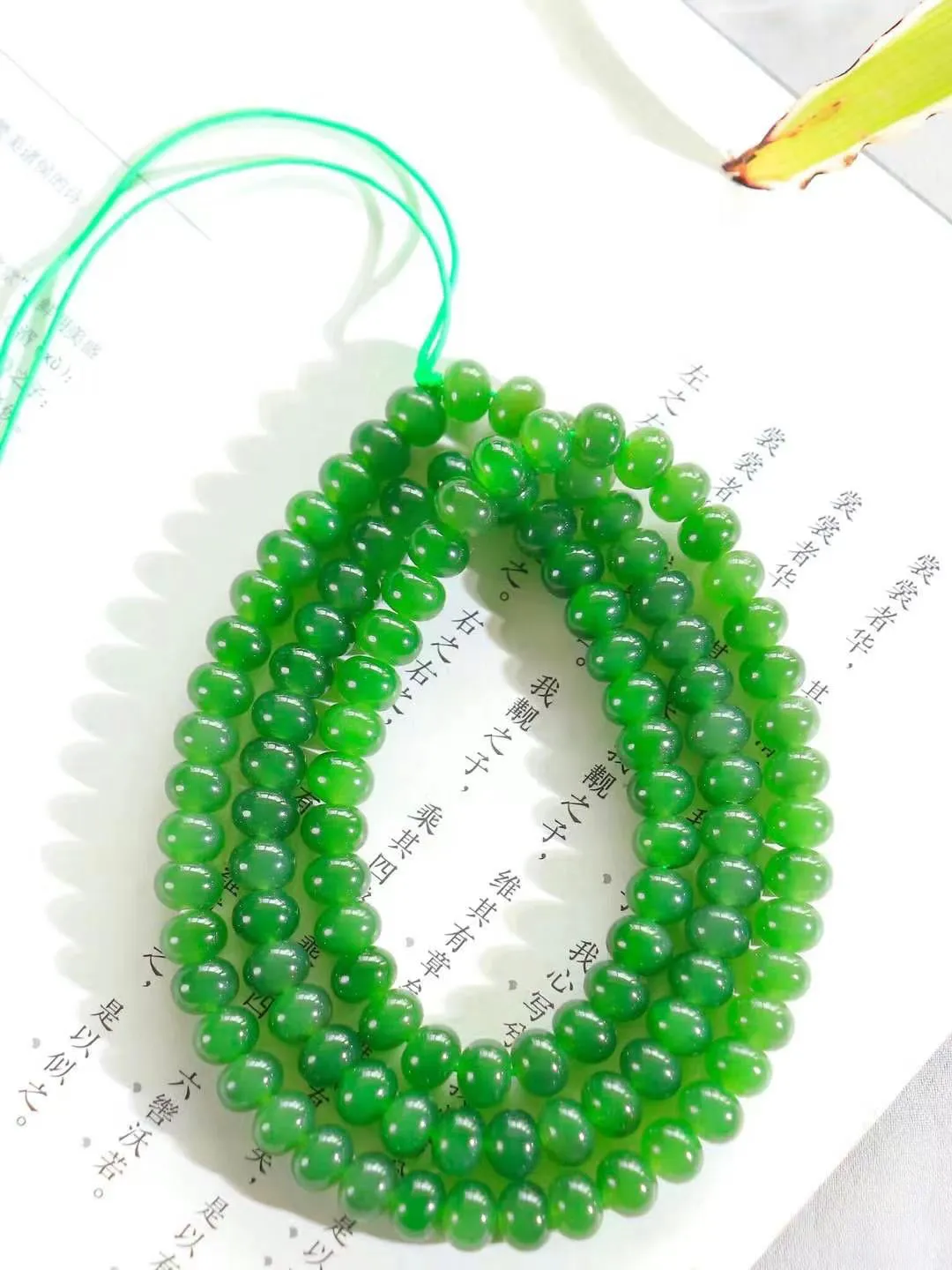 【算盘珠.挂链】

精品和田玉碧玉挂链 玉质温润 油性十足 形似算盘珠，静于念间，佛韵在心，轻轻拨