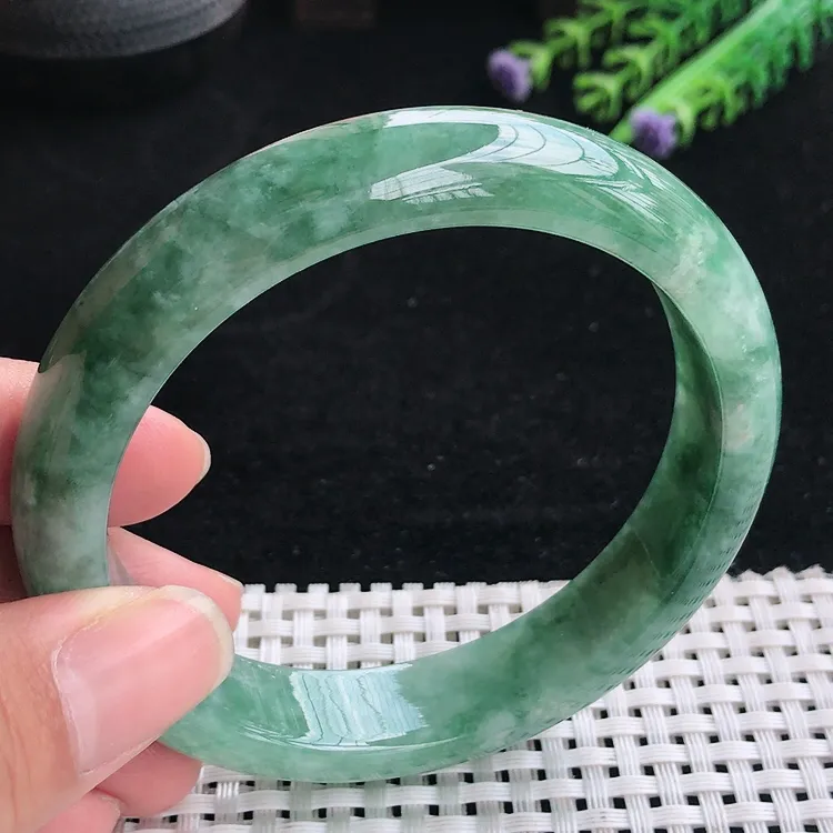 自然光61.8大圈口老坑精美温润满色手镯翡翠玉镯尺寸61.8/13.5/8.5