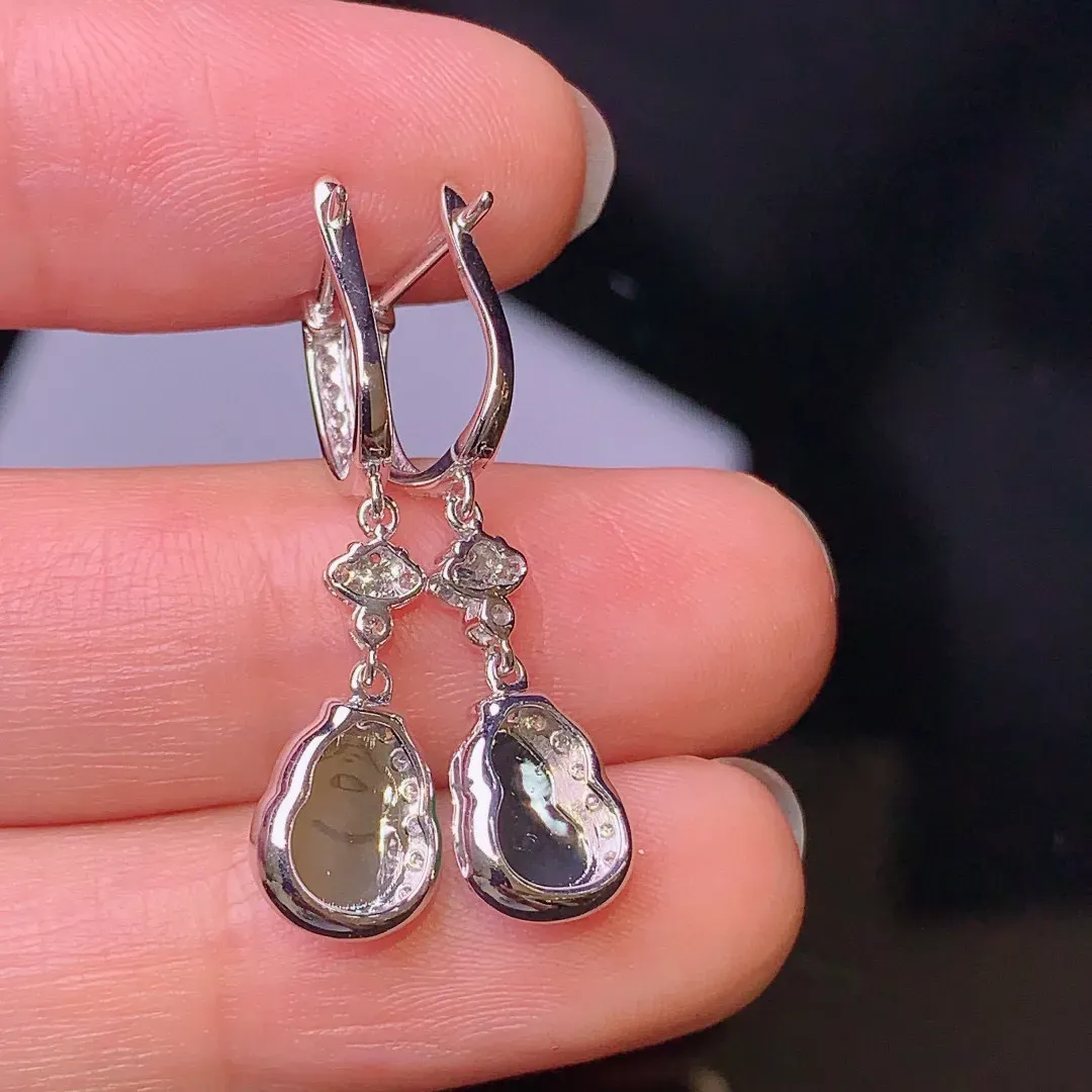 18k金钻镶嵌满绿葫芦耳坠 玉质细腻 色泽艳丽 整体尺寸30*7.7*5.1