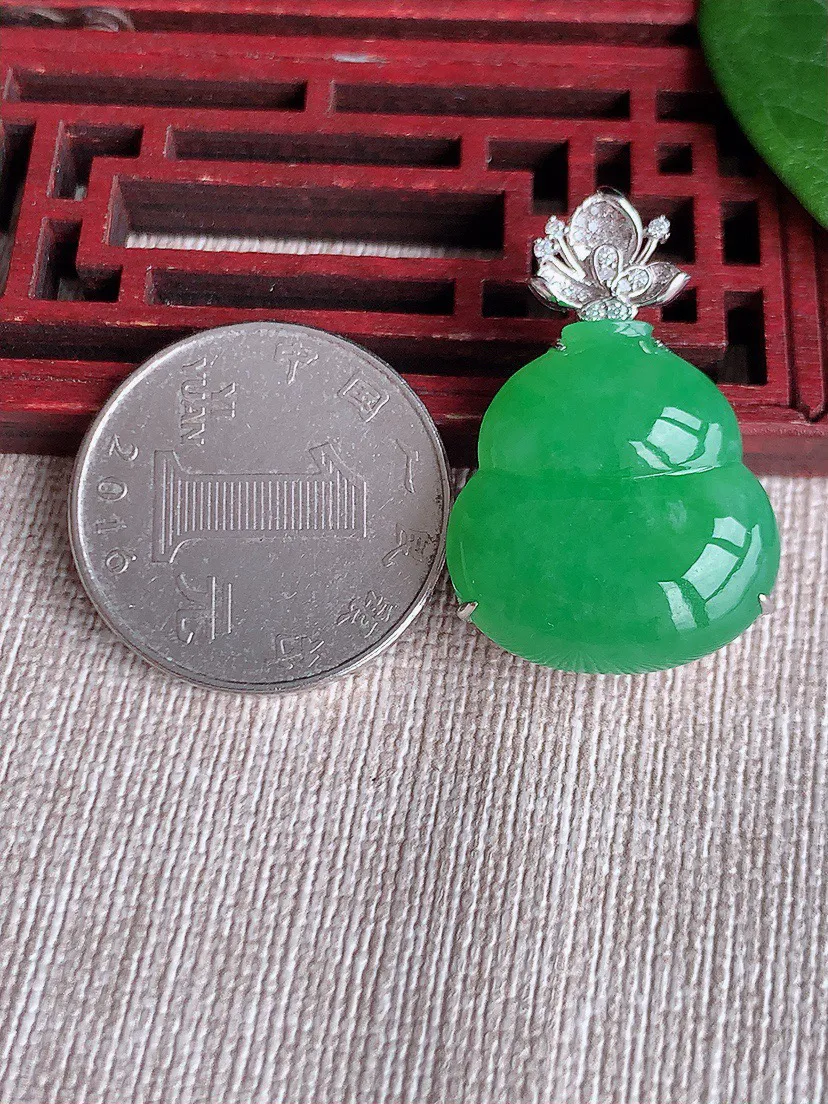 缅甸a货翡翠ddj老坑冰种18K金镶嵌阳绿葫芦吊坠  整体30.8×21.5×20.5×9.8mm 7.62