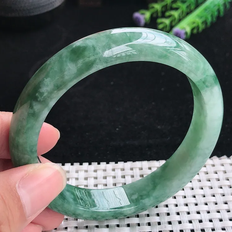 自然光61.8大圈口老坑精美温润满色手镯翡翠玉镯尺寸61.8/13.5/8.5