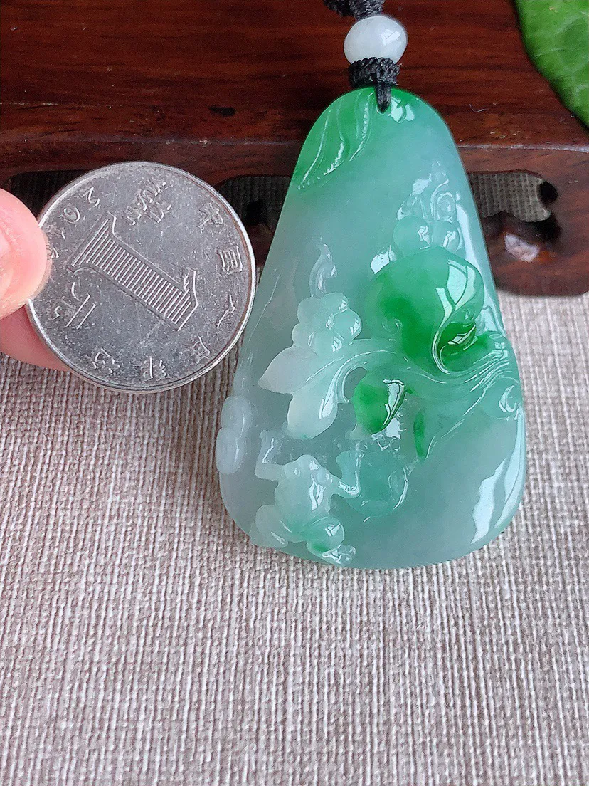 缅甸a货翡翠ddj老坑冰种飘绿呱呱来财吊坠 整体52.2×33×11mm 31.56