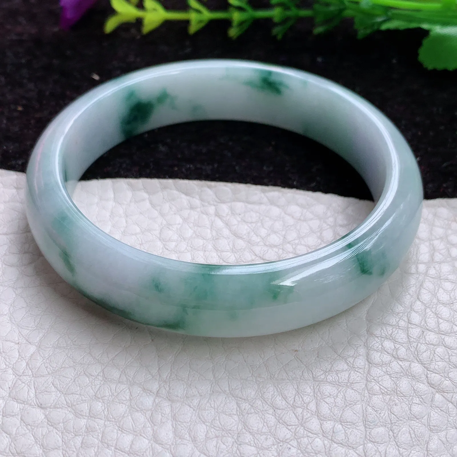 js实拍59*13.6*7.7缅甸翡翠胶感飘逸时尚百搭宽边玉手镯 玉手环