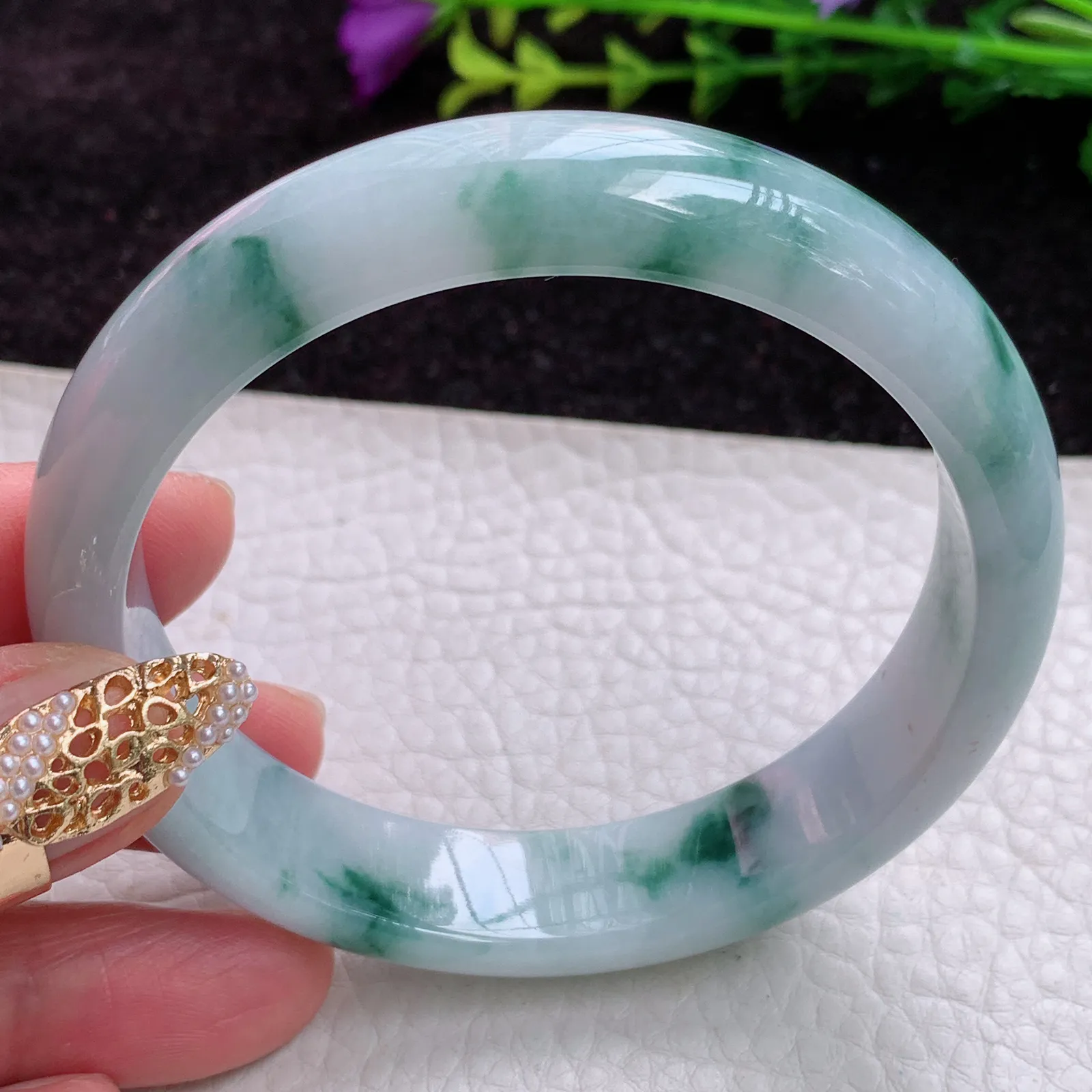 js实拍59*13.6*7.7缅甸翡翠胶感飘逸时尚百搭宽边玉手镯 玉手环
