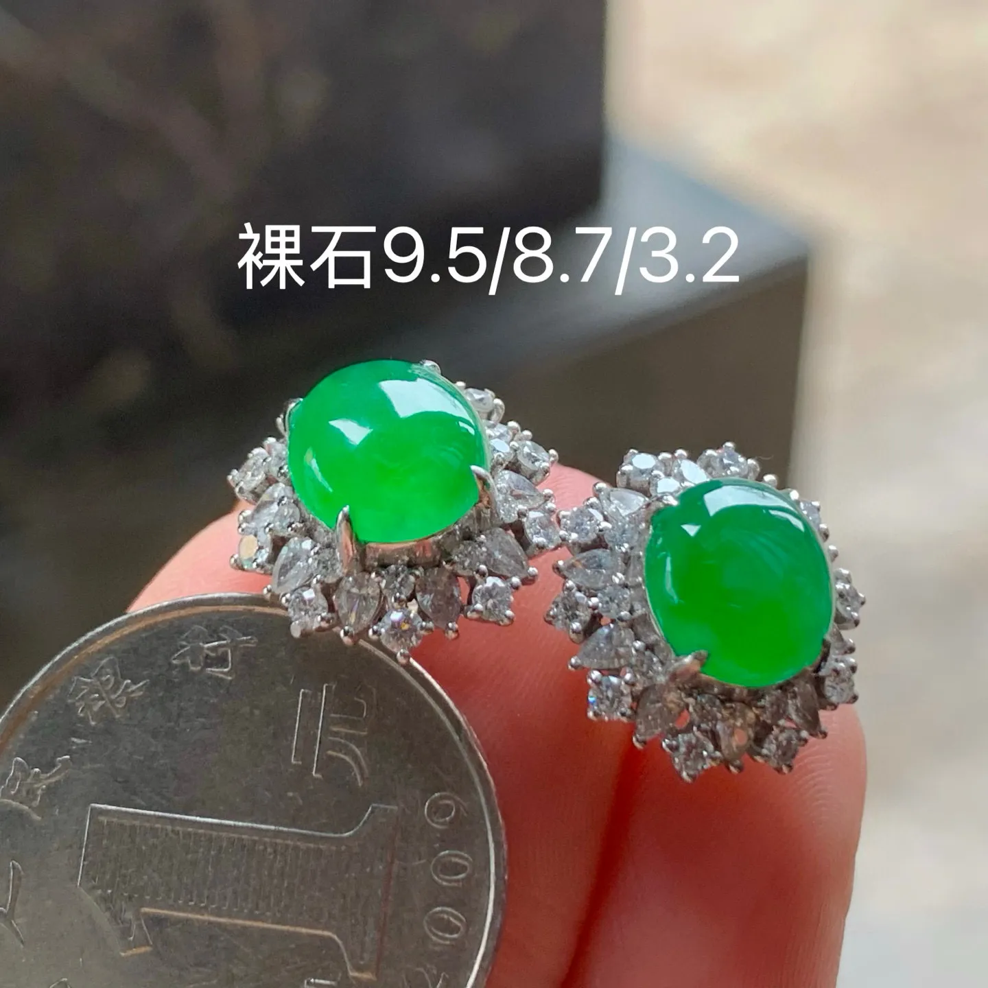 冰种辣绿耳钉
真金镶嵌 精致