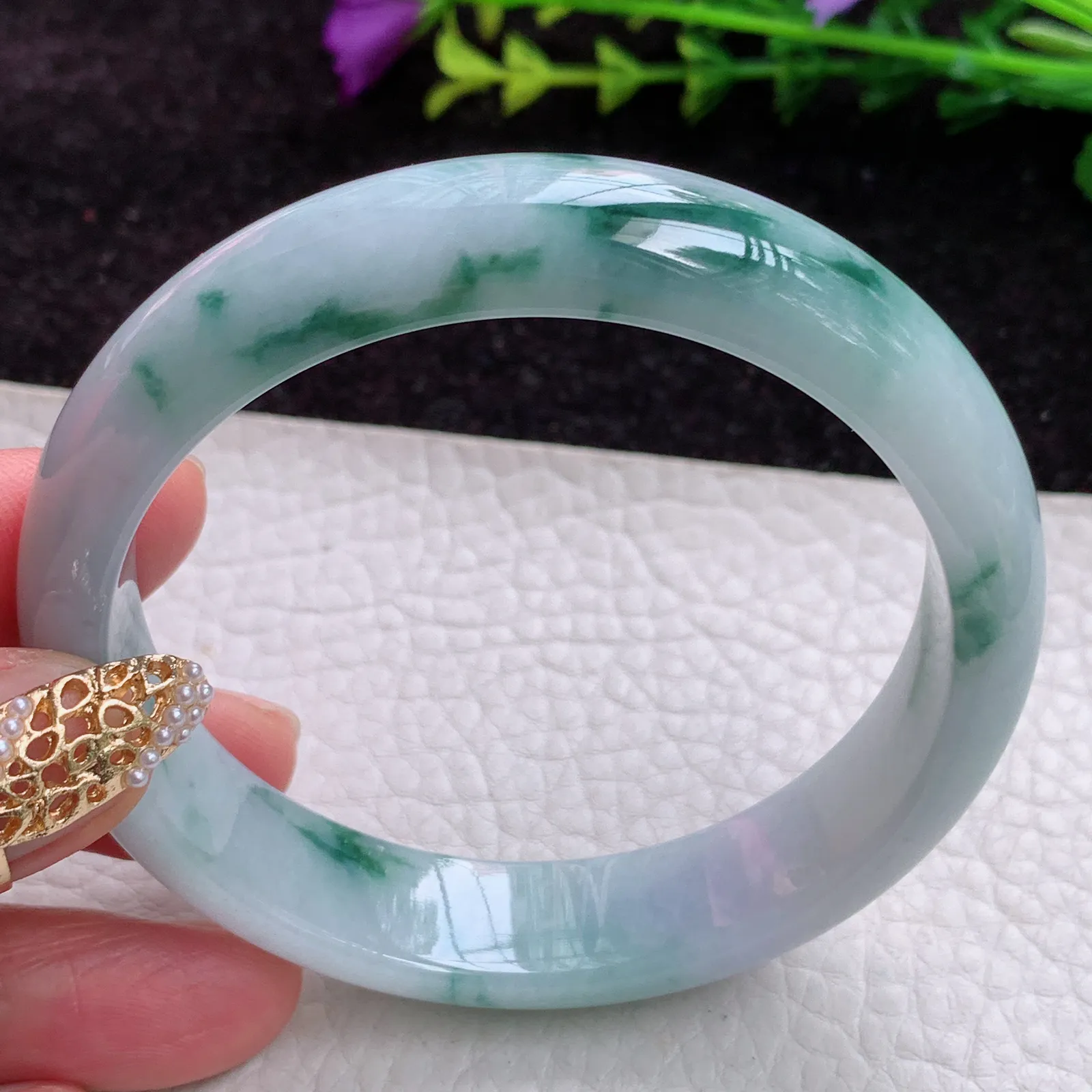 js实拍59*13.6*7.7缅甸翡翠胶感飘逸时尚百搭宽边玉手镯 玉手环